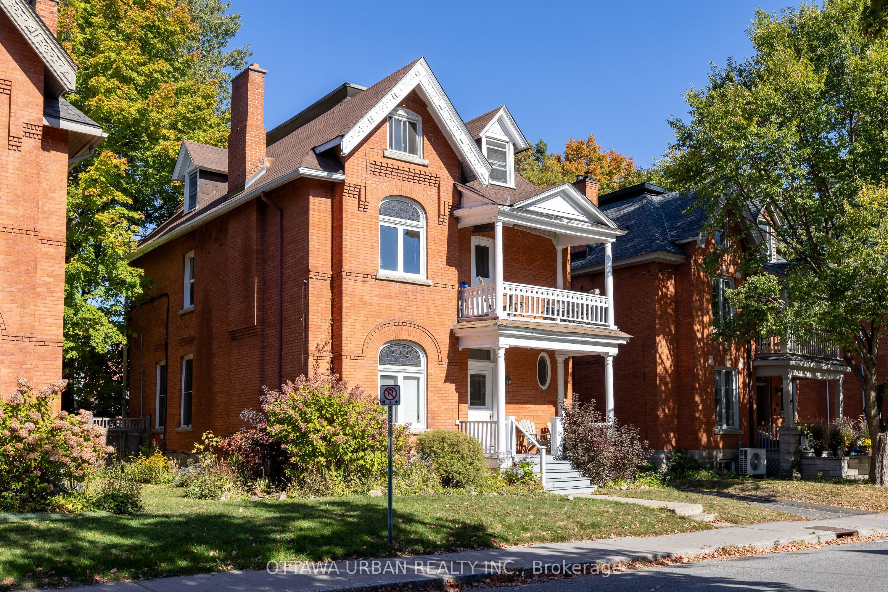 101 Strathcona Avenue — photo 1