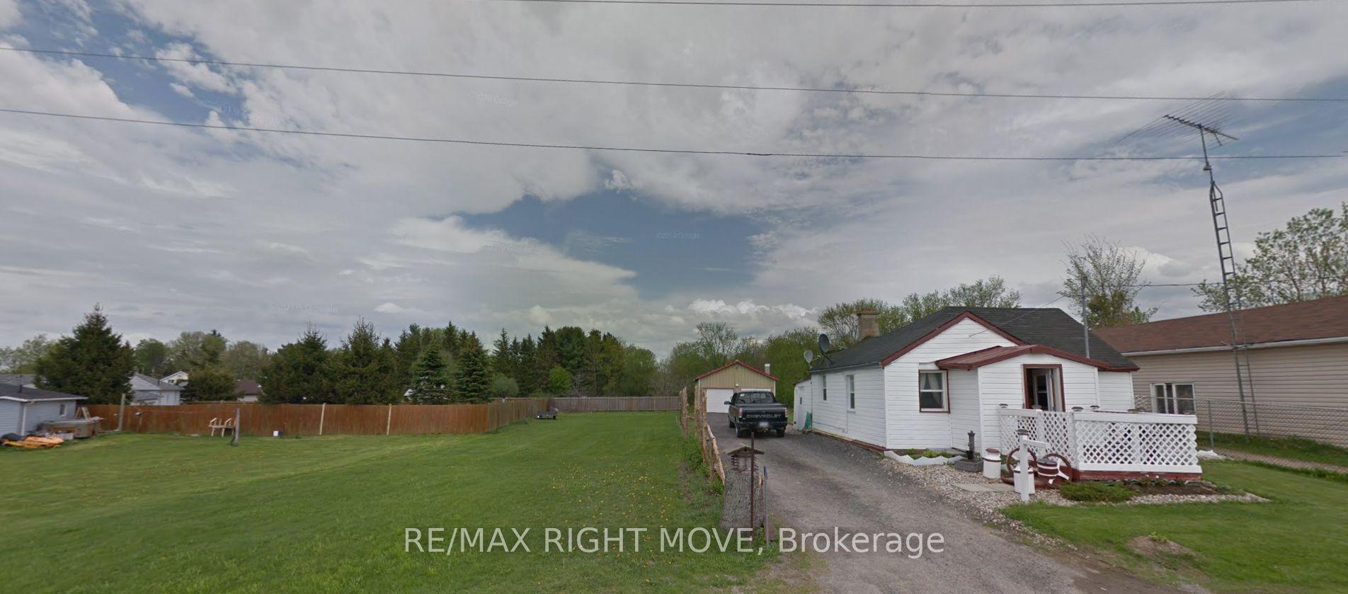 103 Bay Street, Leeds and the Thousand Islands — Detached for sale, photo 1