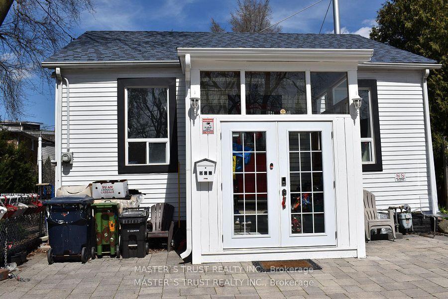 966 Dundas Street E, Toronto — Detached for lease, photo 1