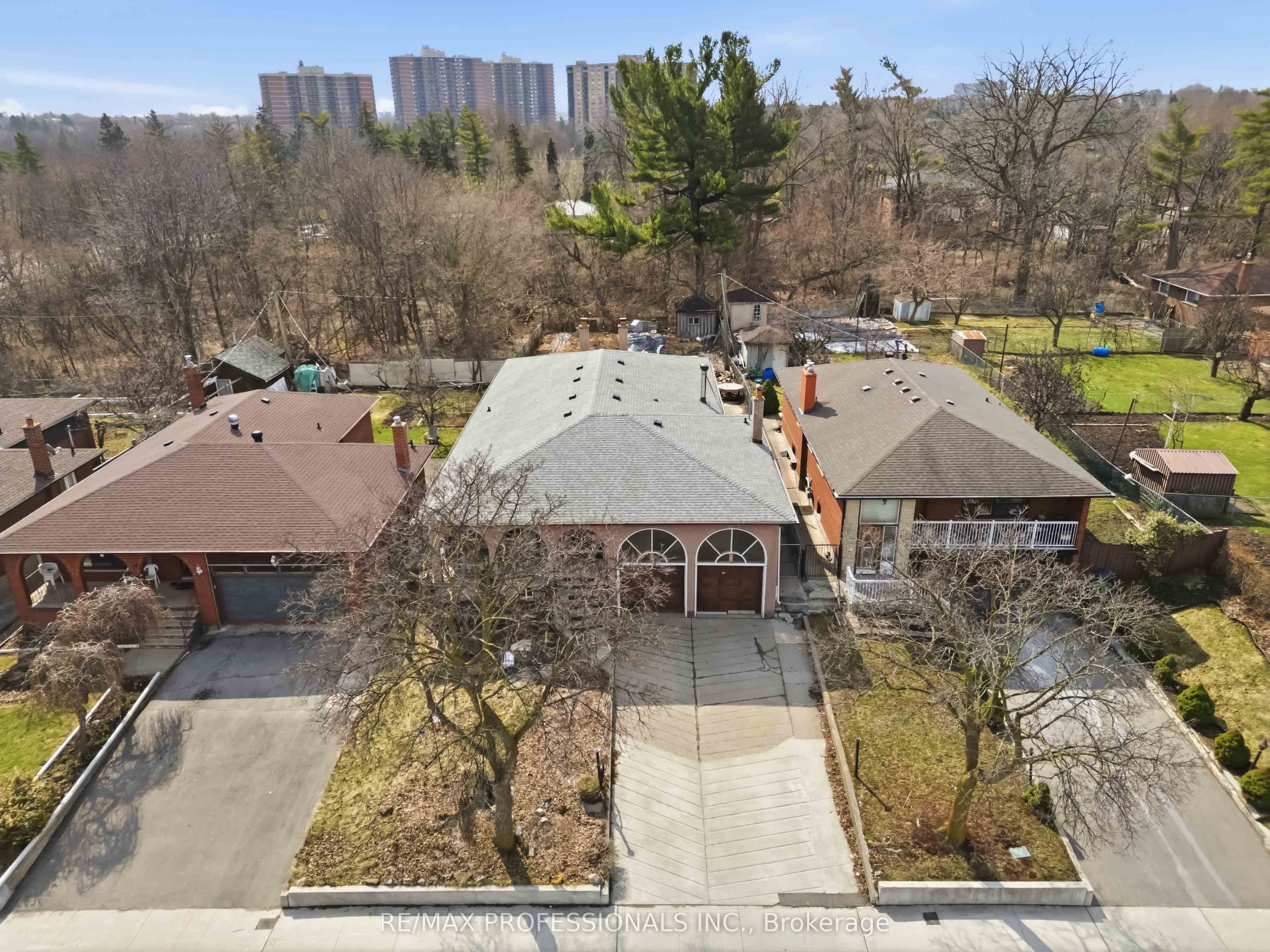 118 Tandridge Crescent — photo 1