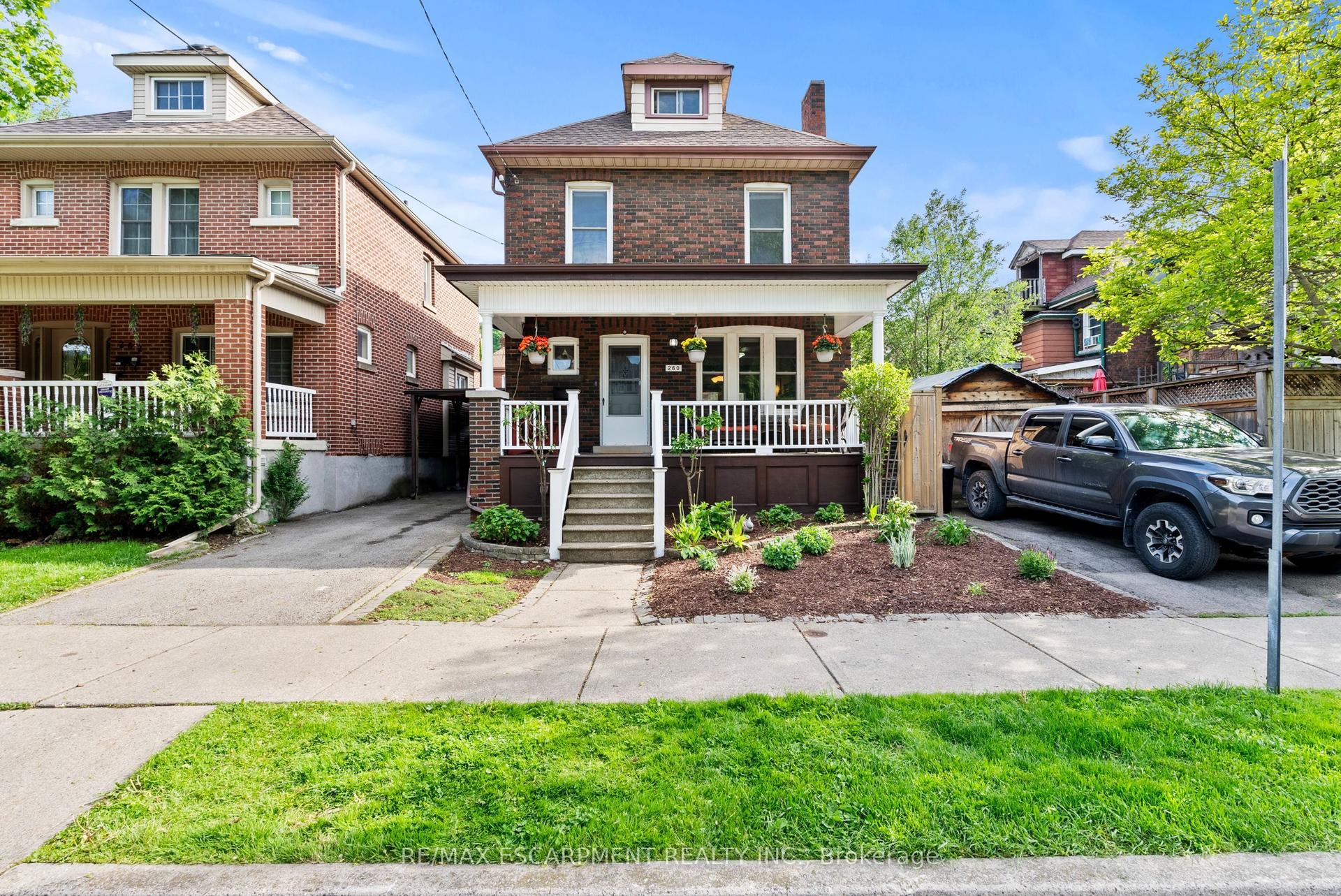 260 STINSON Crescent — photo 1