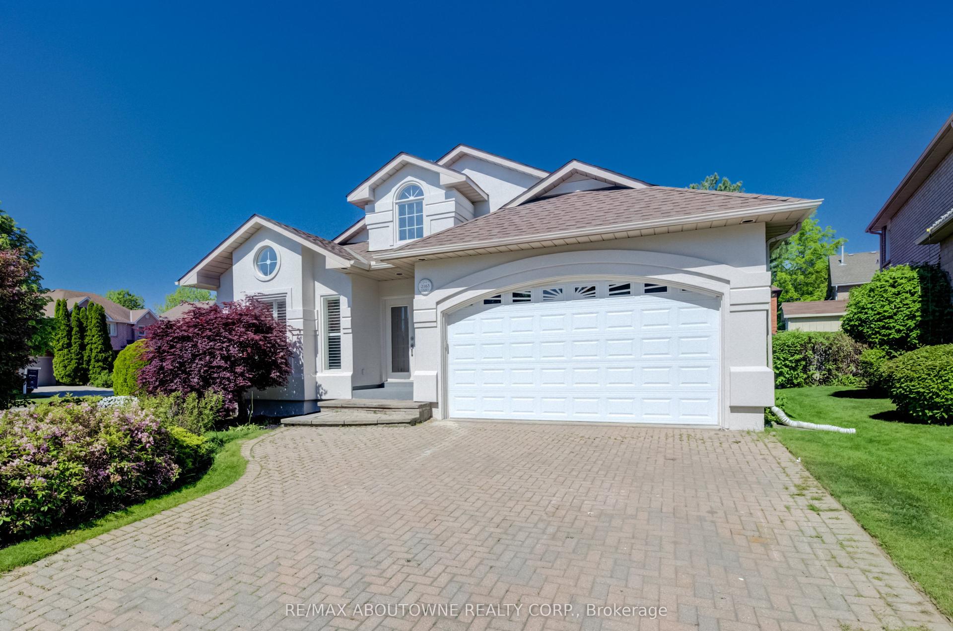 2163 LANGTRY Drive — photo 1