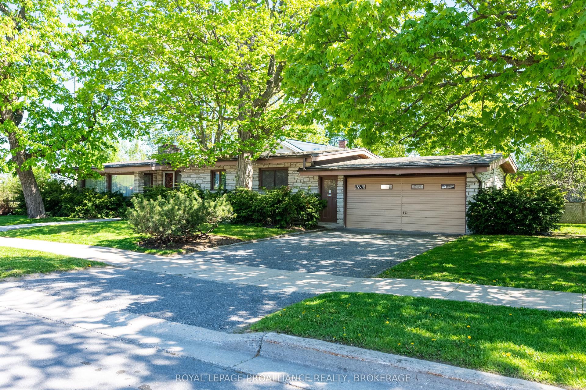 2 Churchill Street, Kingston — Detached for sale, photo 1