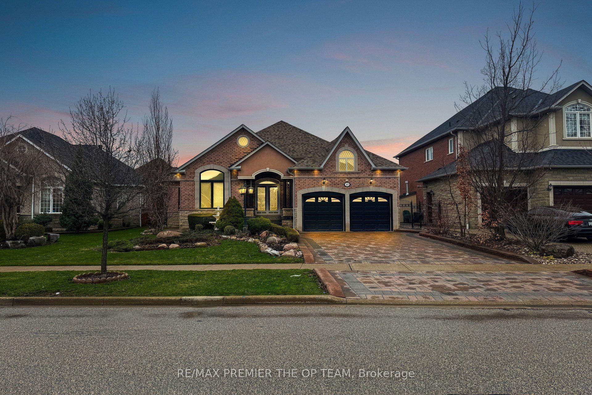 165 Novaview Crescent — photo 1