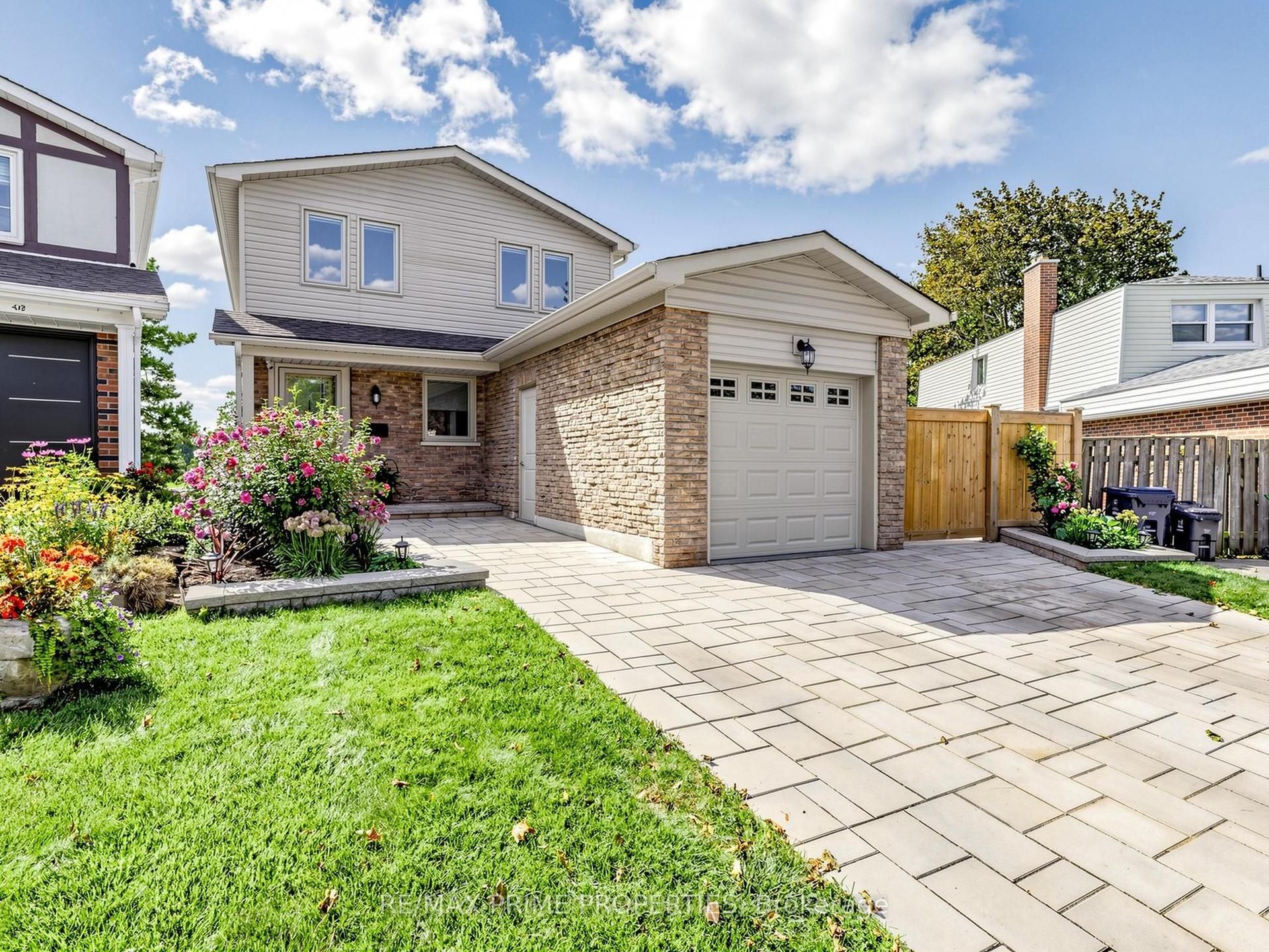 19 Post Horn Grove, Toronto — Detached for sale, photo 1