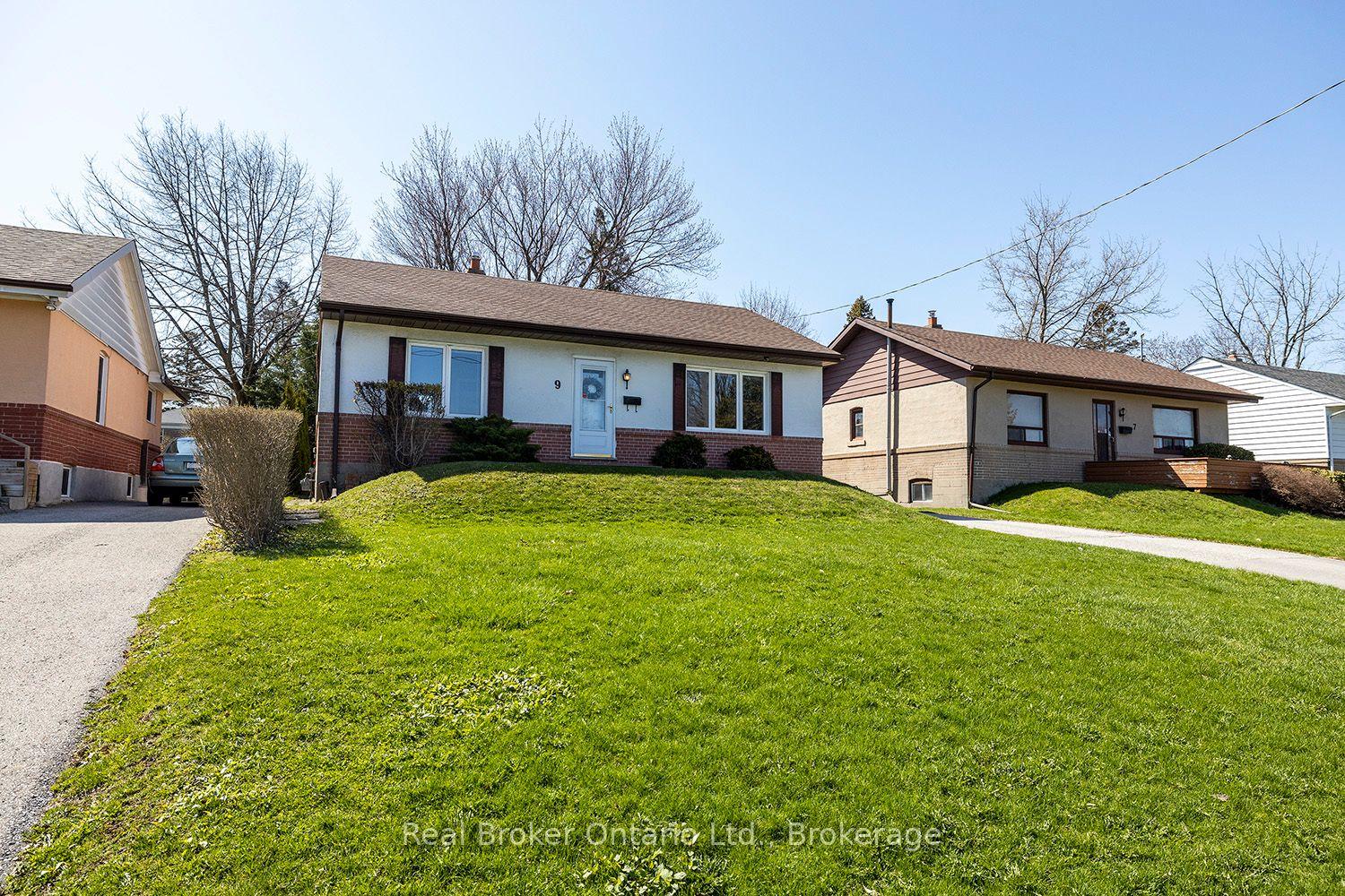 9 Granard Boulevard, Toronto — Detached for sale, photo 1
