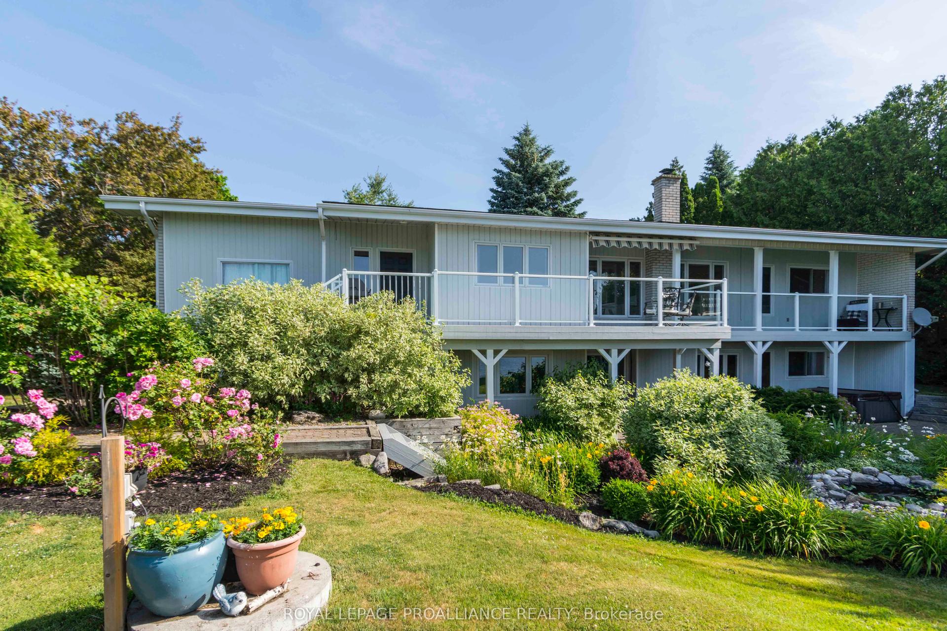 9 Dorthy Drive — photo 1