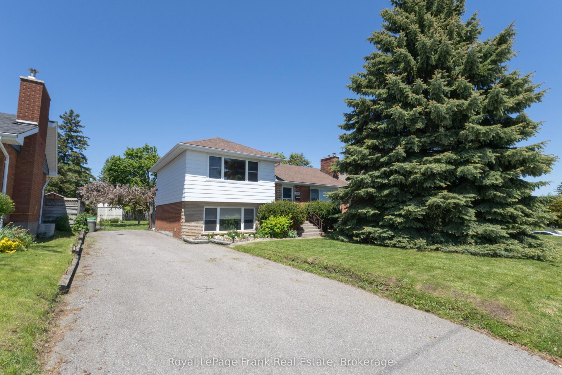 872 Weller Street, Peterborough — Detached for sale, photo 1