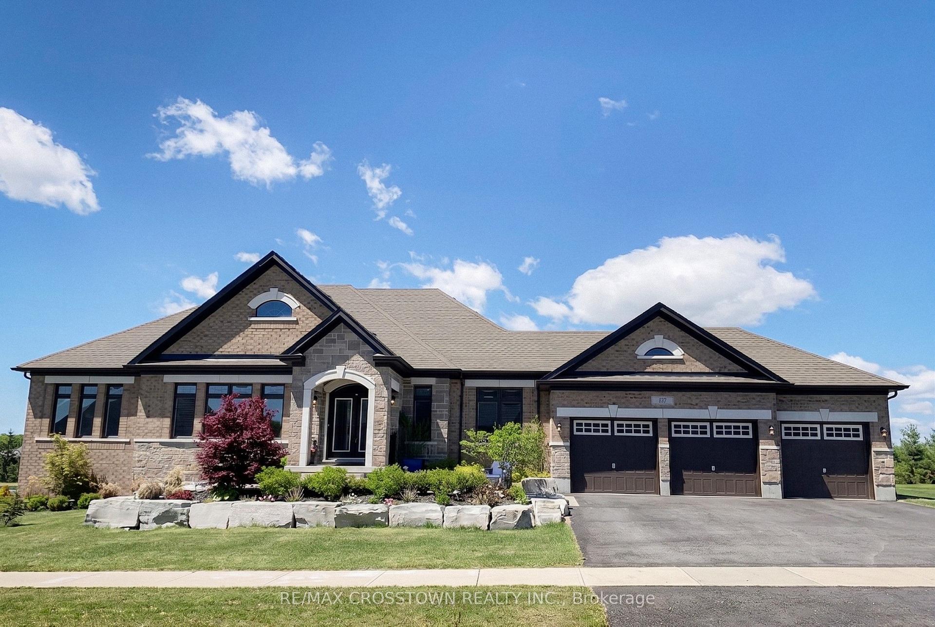 22 Stewart Crescent — photo 1
