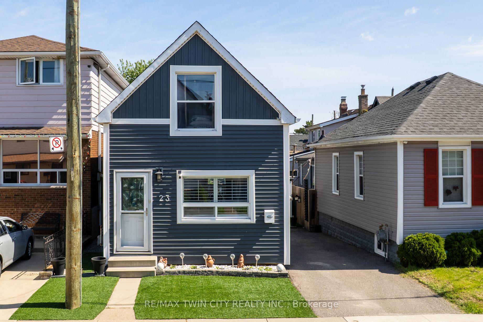 23 Britannia Avenue, Hamilton — Detached for sale, photo 1