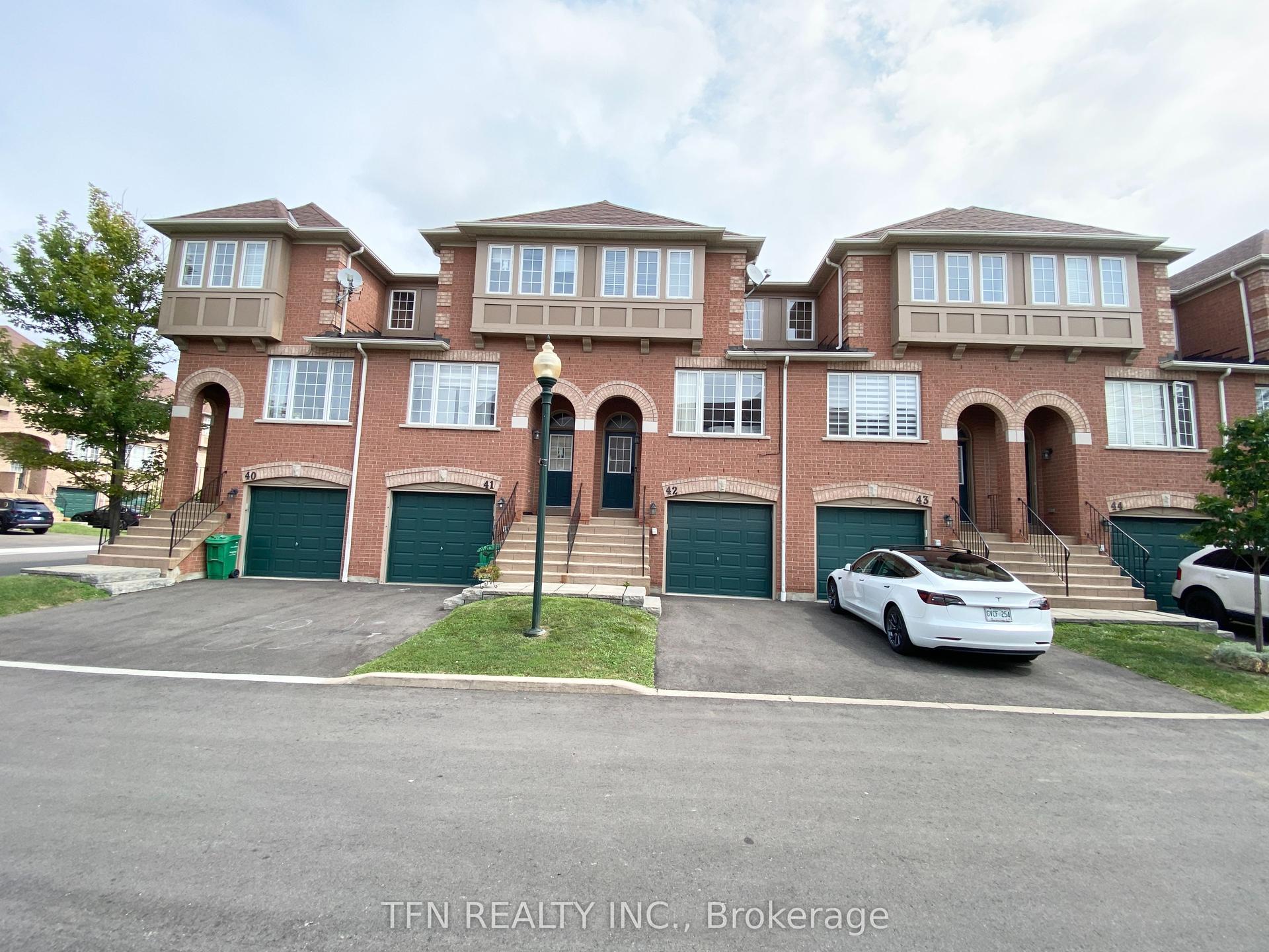 3020 Cedarglen Gate 42 #42, Mississauga — Condo Town for lease, photo 1