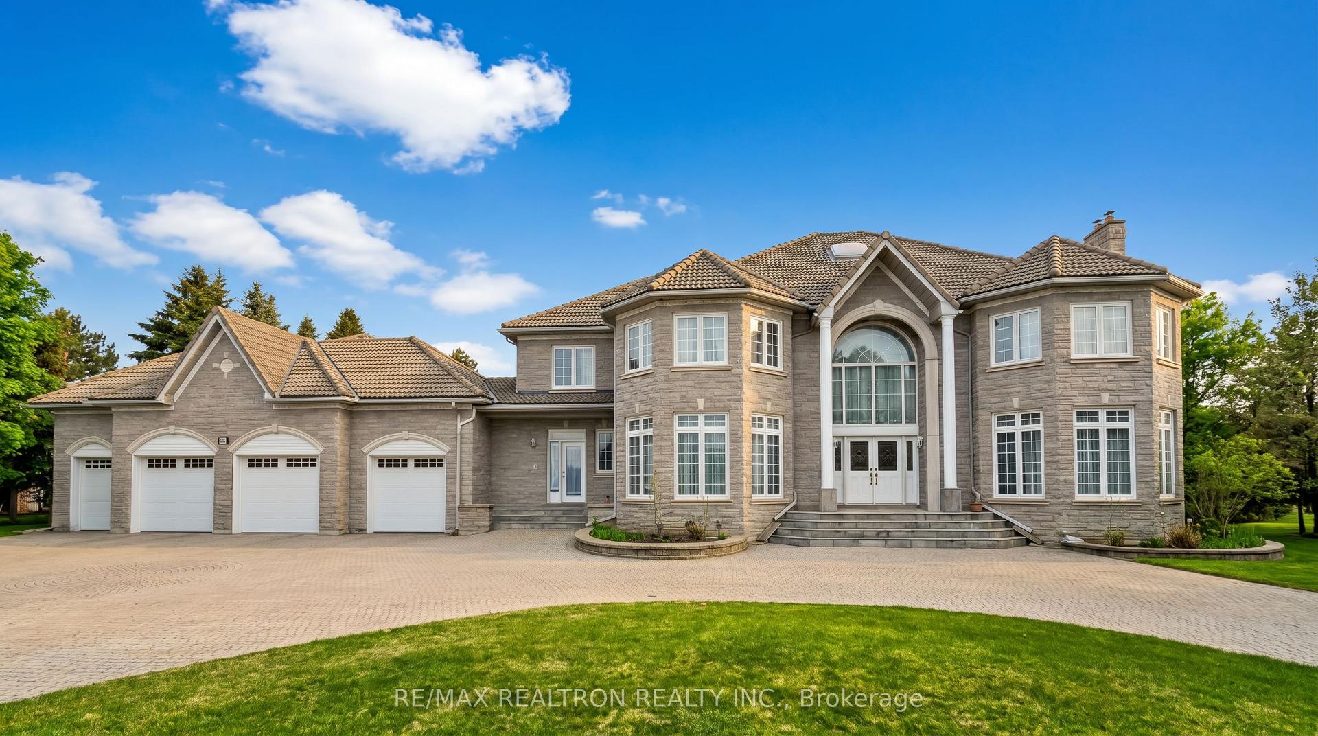 23 Kensington Drive — photo 1