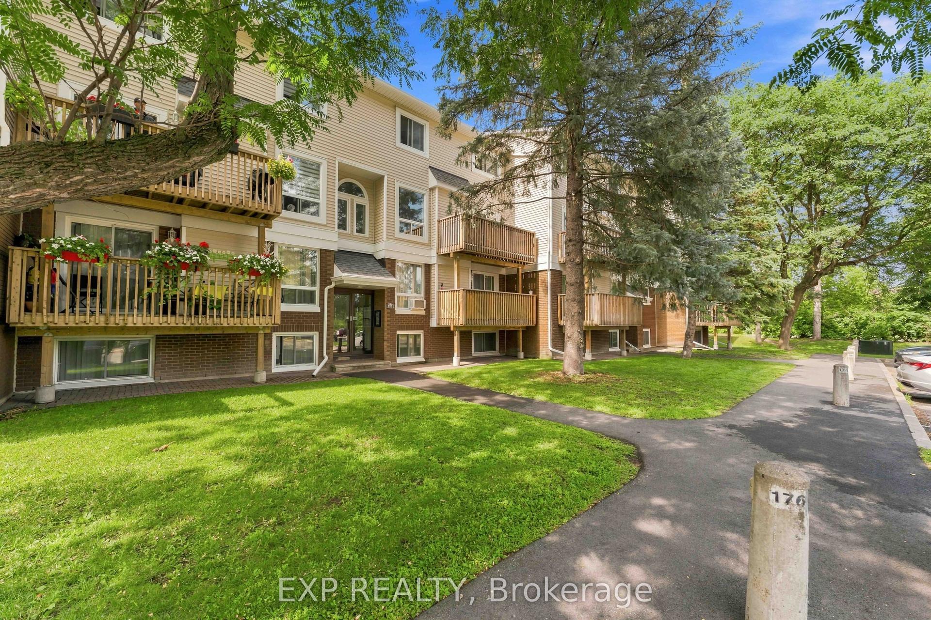 320 Fenerty Court 2 #2, Kanata — Condo Town for sale, photo 1