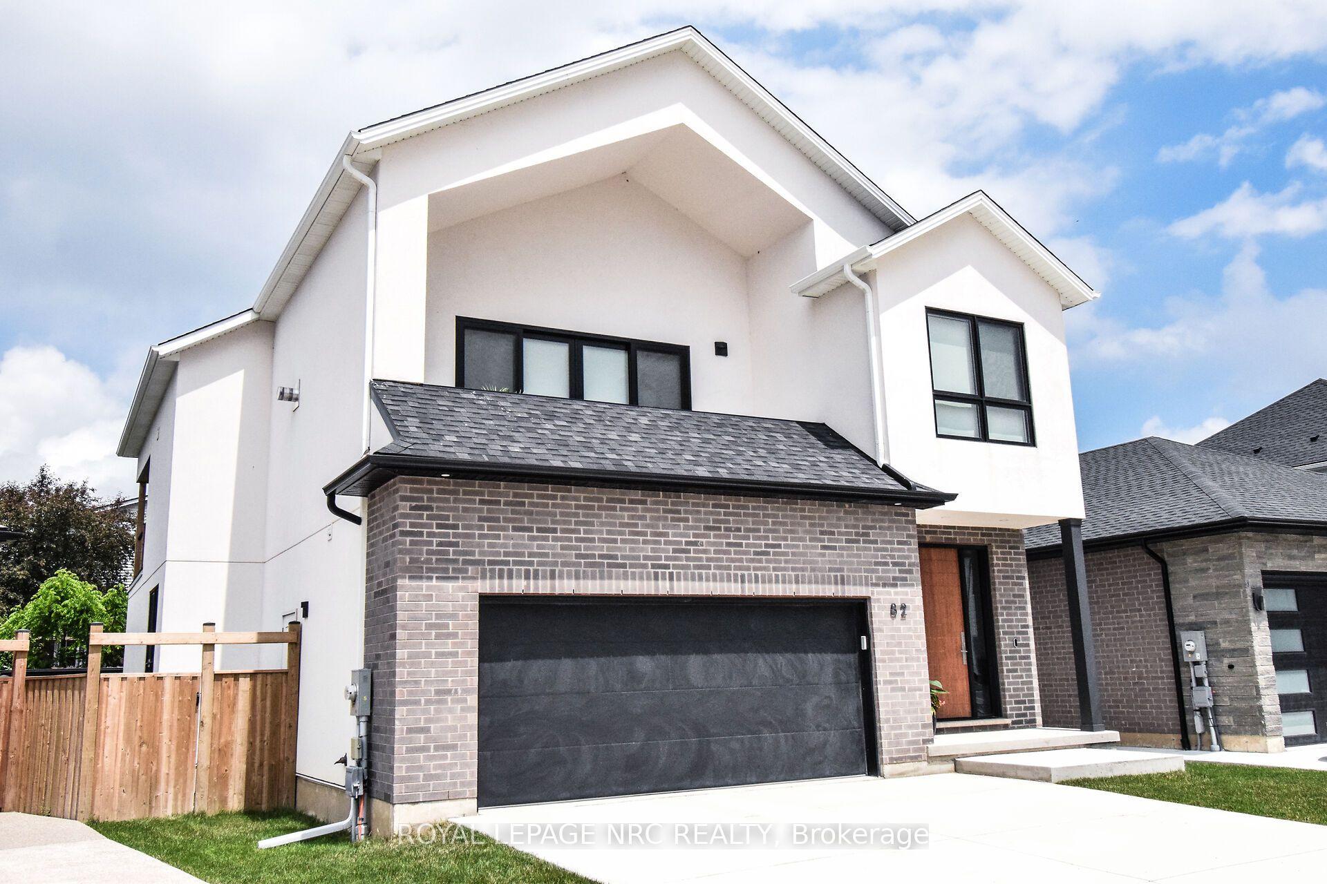 82 IVY Crescent — photo 1