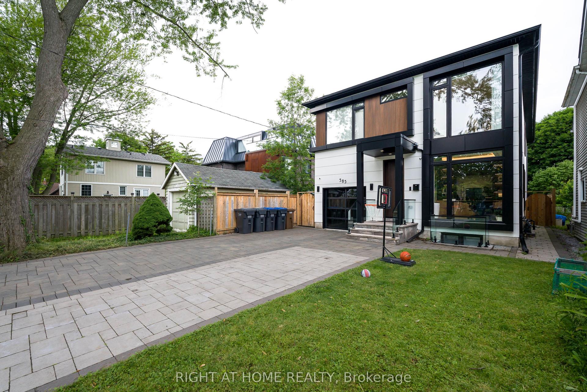 585 Montbeck Crescent, Mississauga — Detached for lease, photo 1