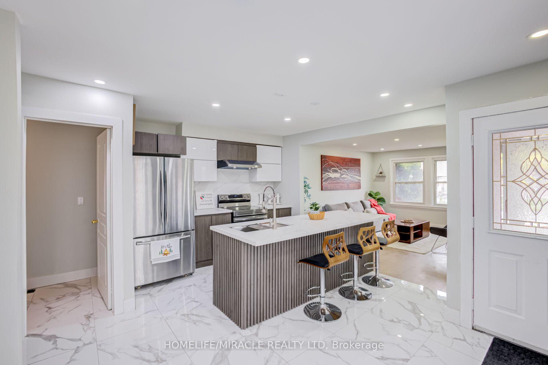 122 Ormond Drive — photo 1