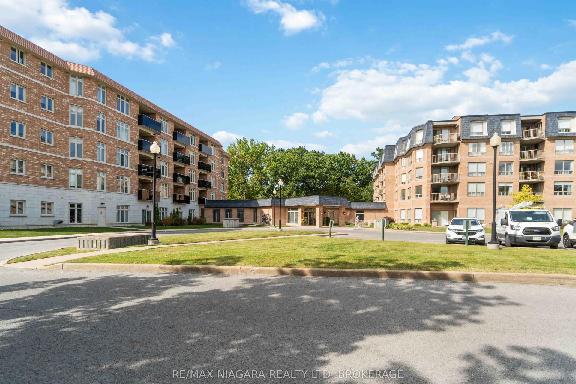 8111 Forest Glen Drive 132 #132, Niagara Falls — Condo for lease, photo 1