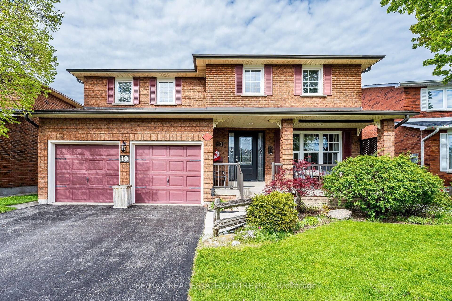19 Mossbank Drive — photo 1