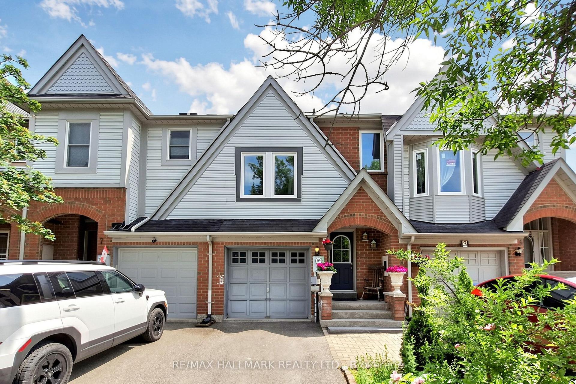 5 Evelyn Buck Lane, Aurora — Townhouse for sale, photo 1