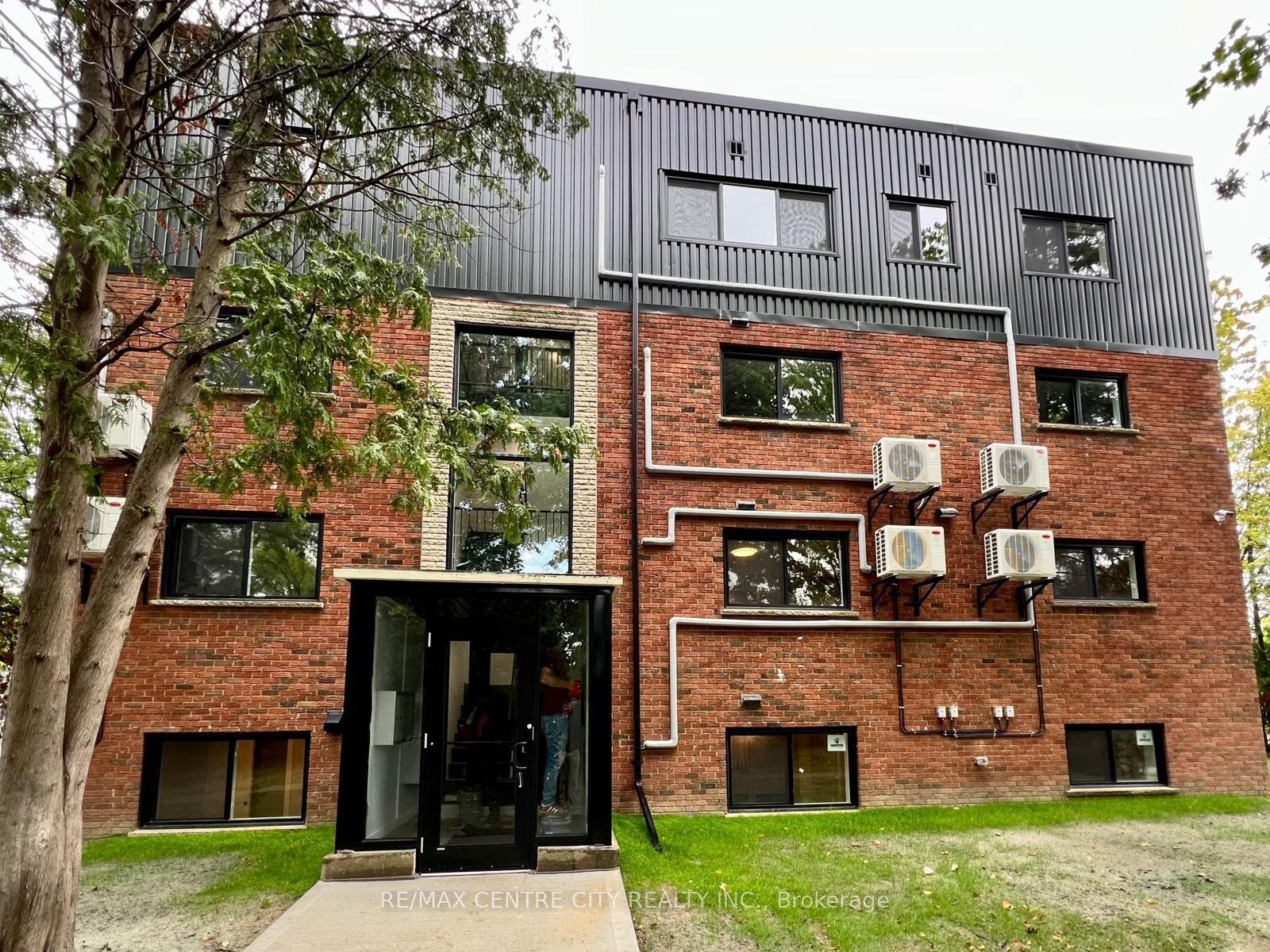 400 Scenic Drive 2 #2, London South — Multiplex for lease, photo 1