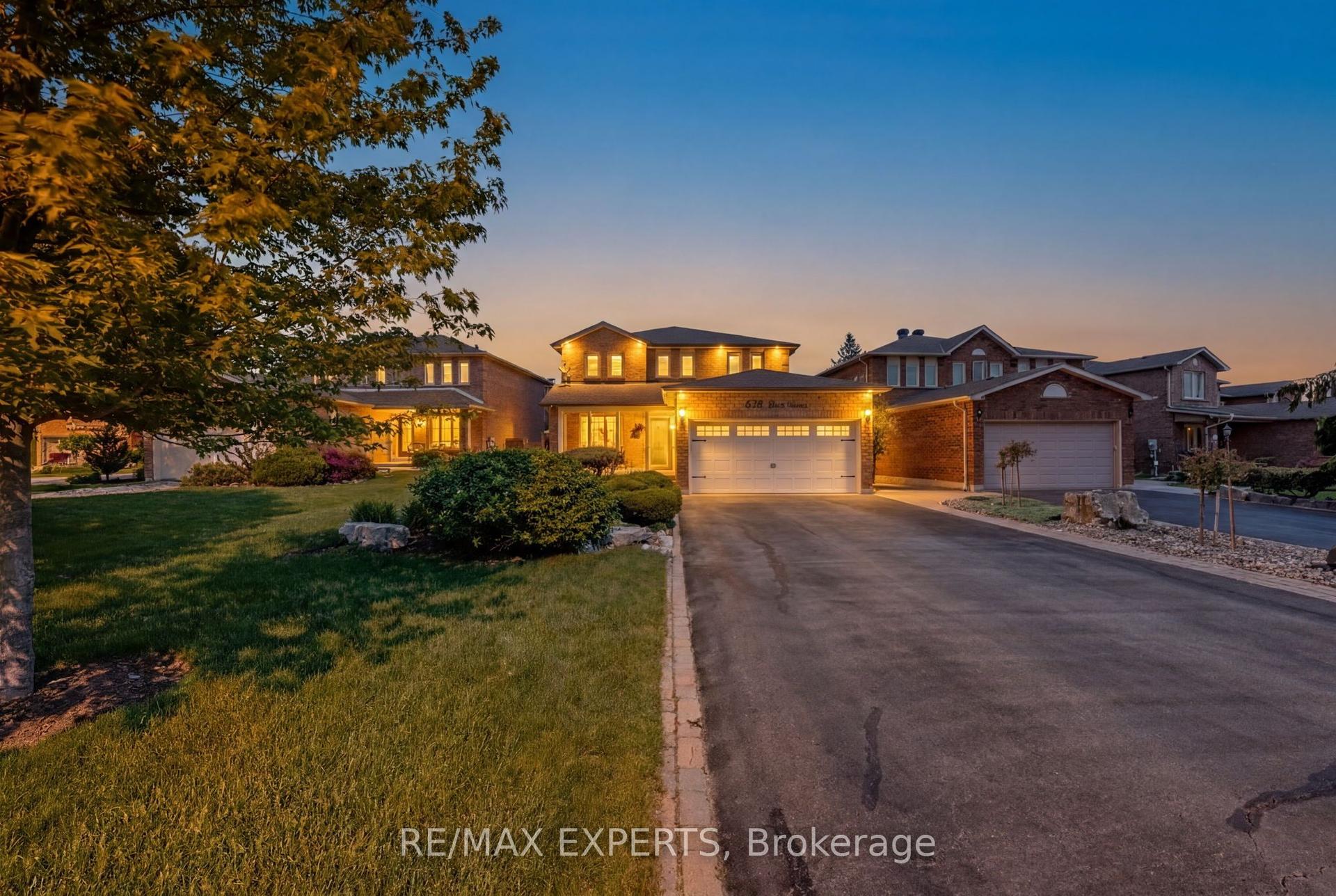 54 De Rose Avenue — photo 1