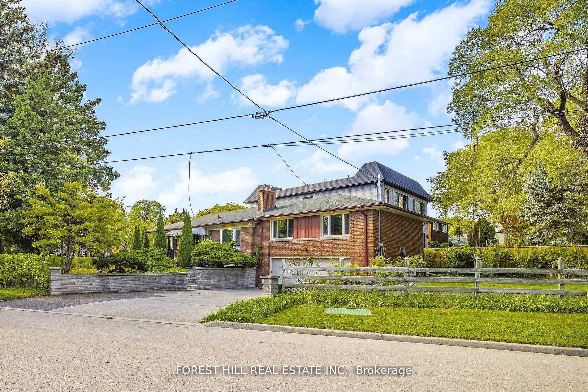 18 Irvington Crescent, Toronto — Detached for lease, photo 1