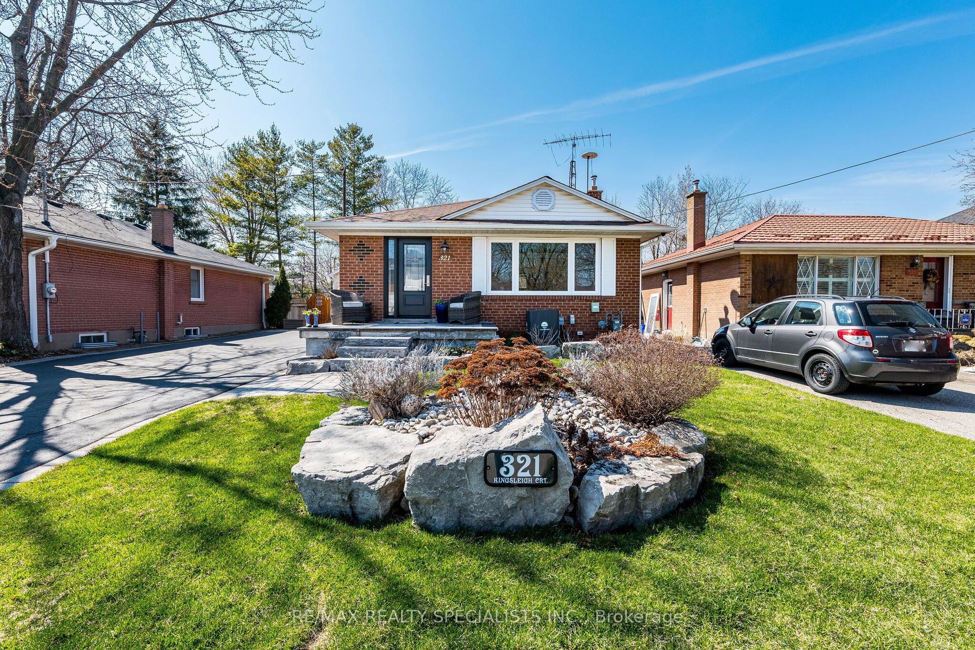 321 Kingsleigh Court — photo 1