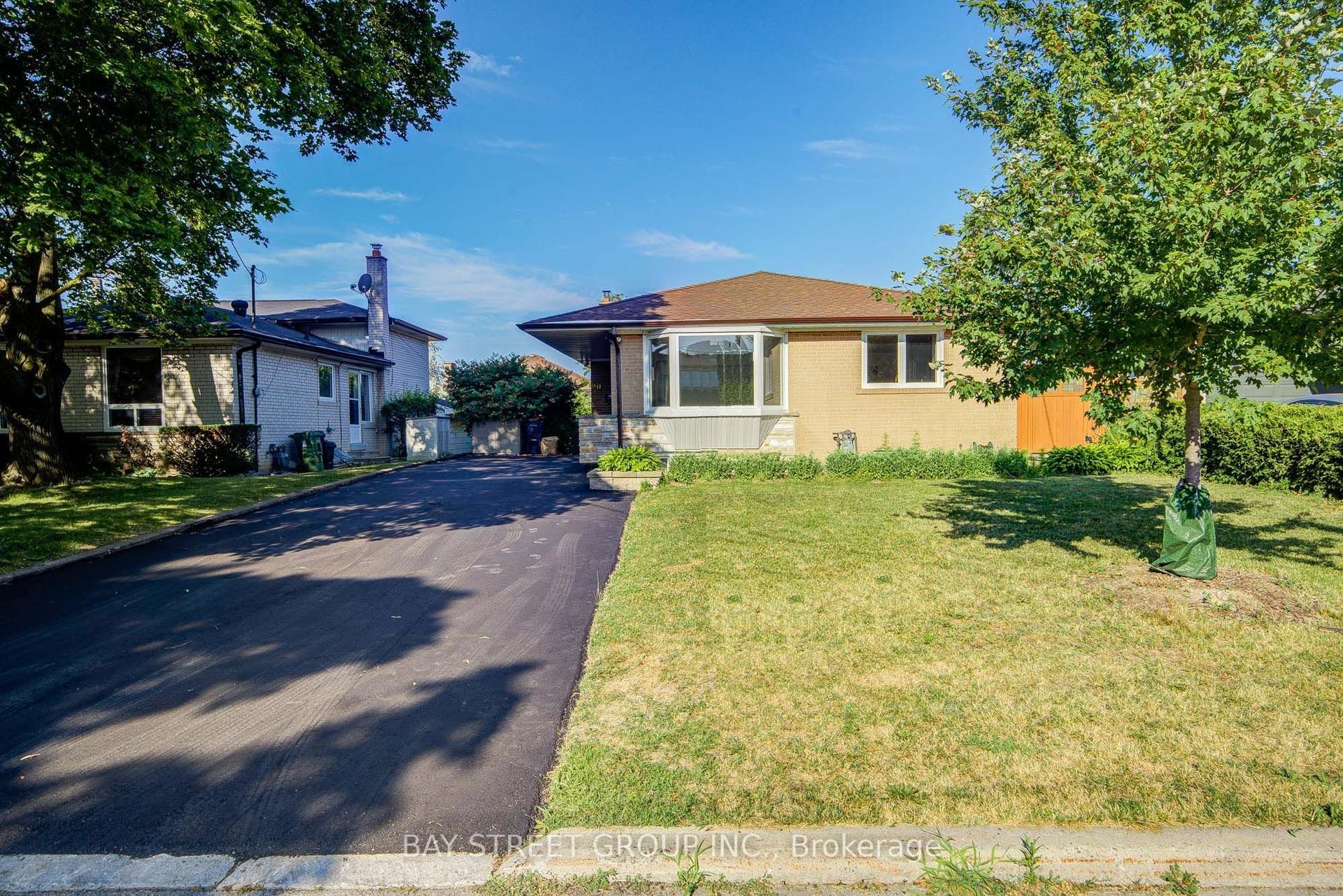 60 Warner Avenue, Toronto — Detached for sale, photo 1