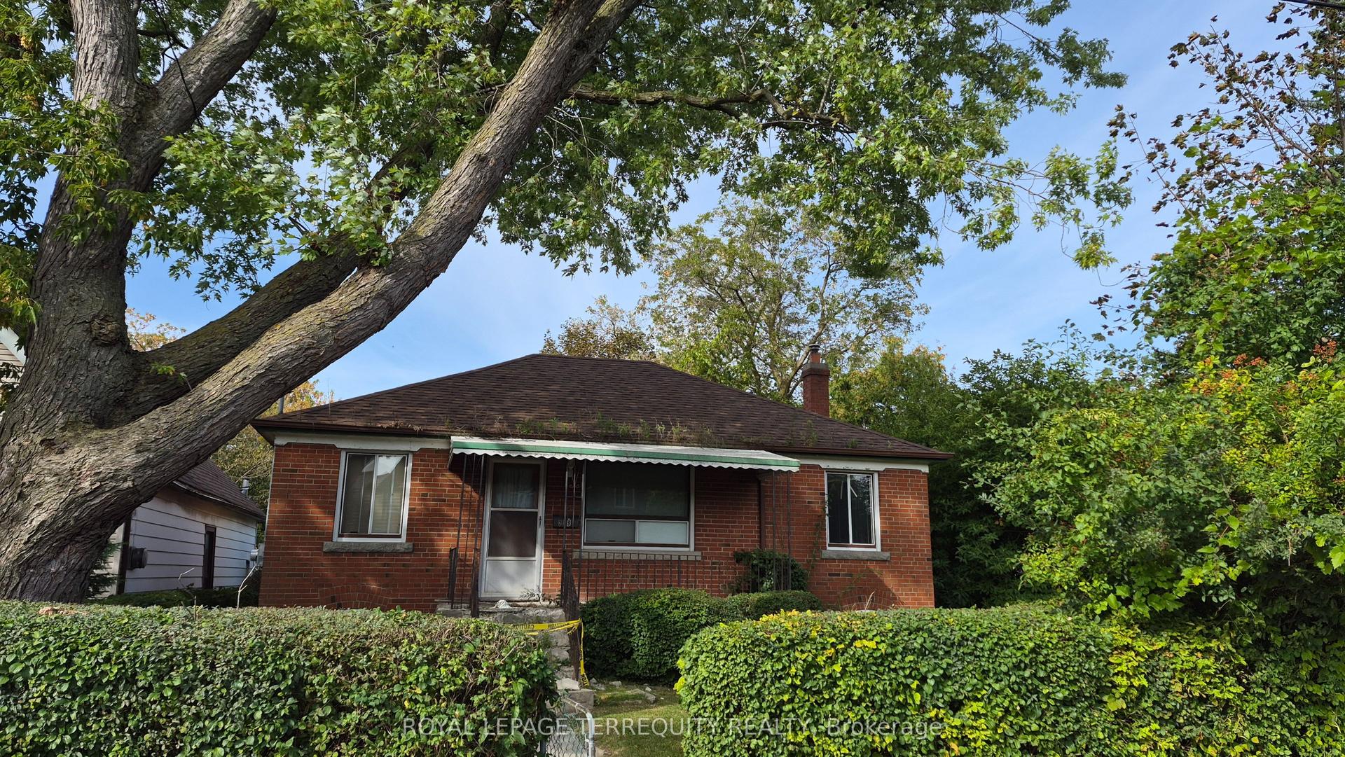 228 South Woodrow Boulevard, Toronto — Detached for sale, photo 1