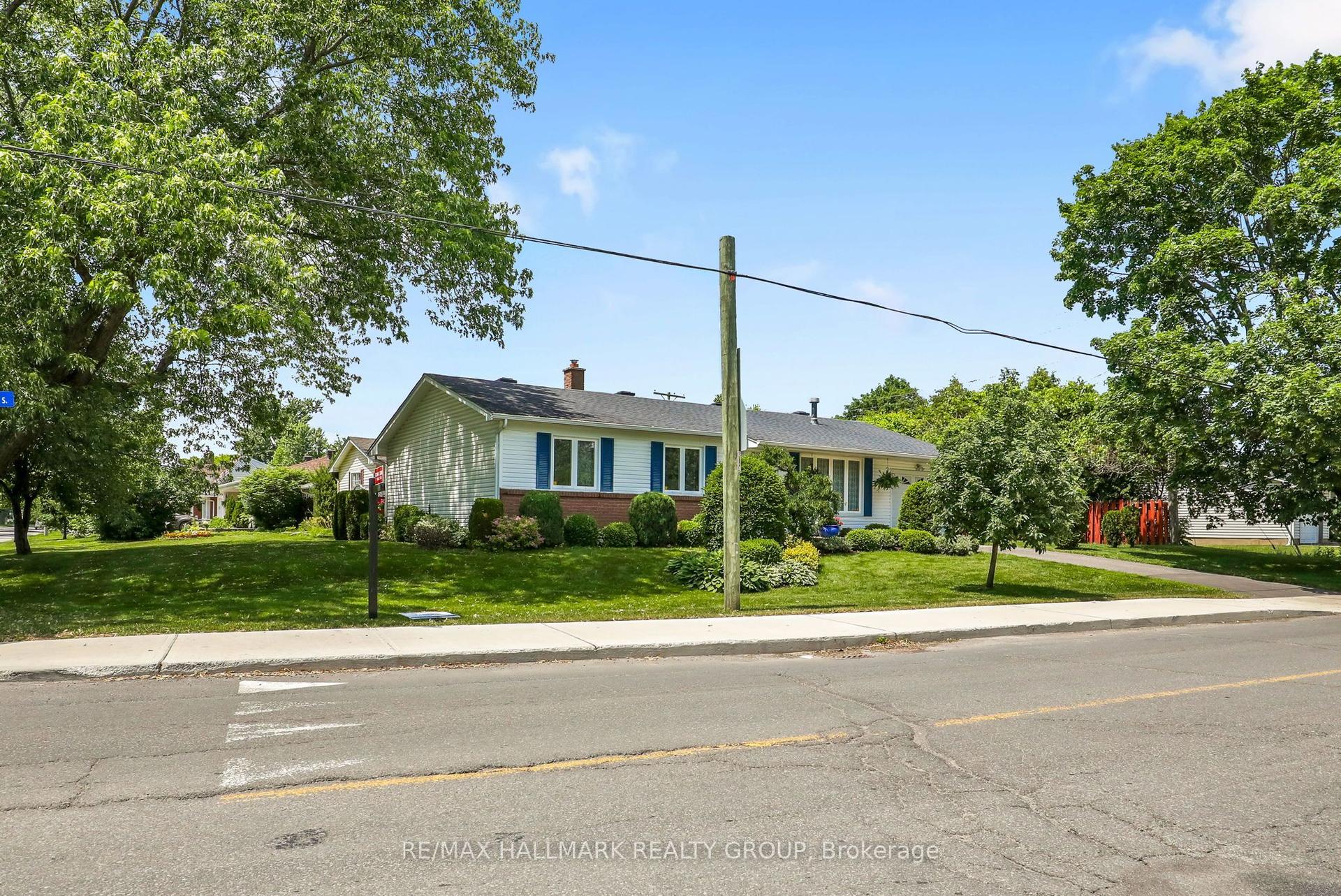 3242 Albion Road S — photo 1