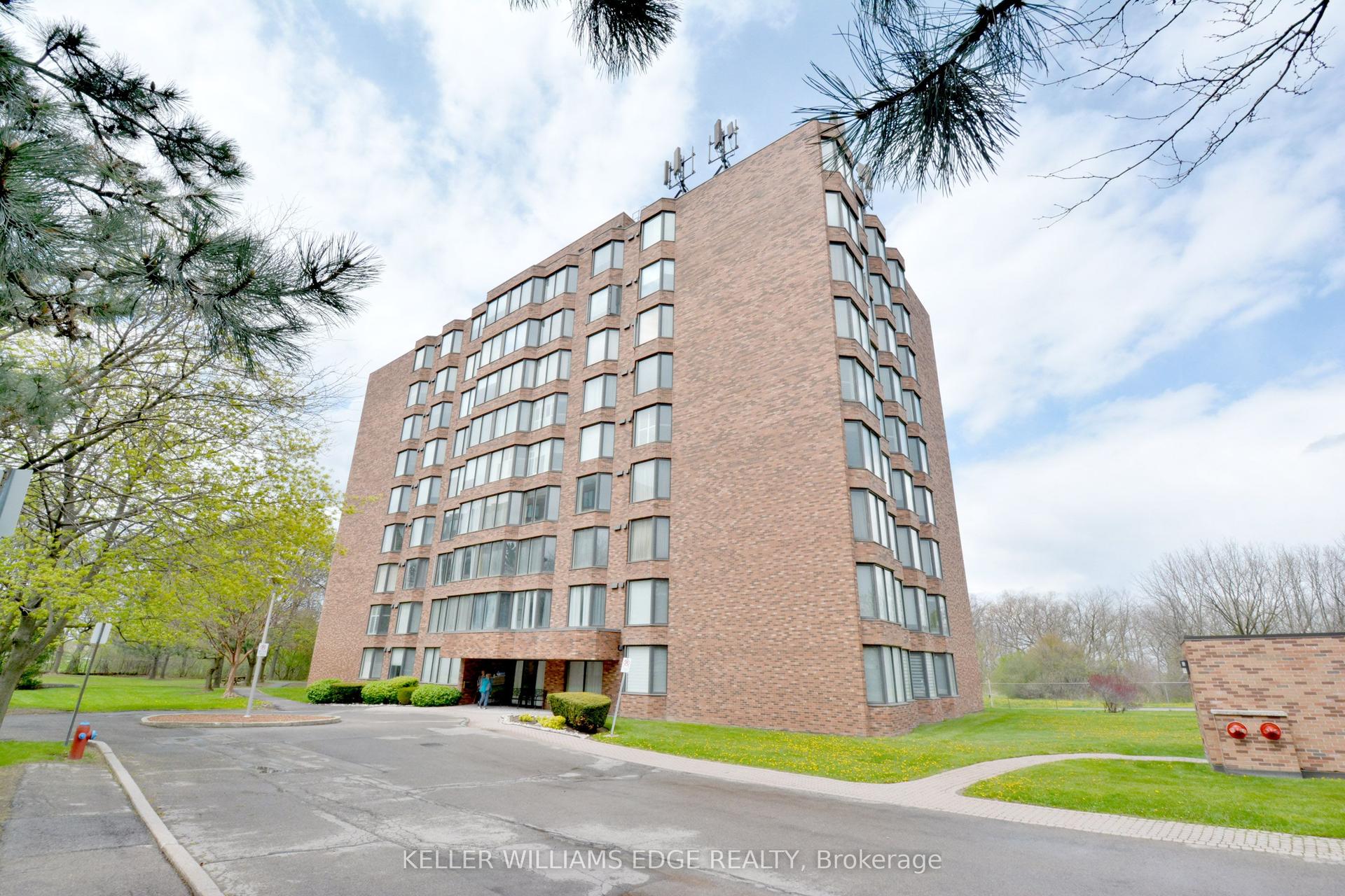 180 Limeridge Road W — photo 1