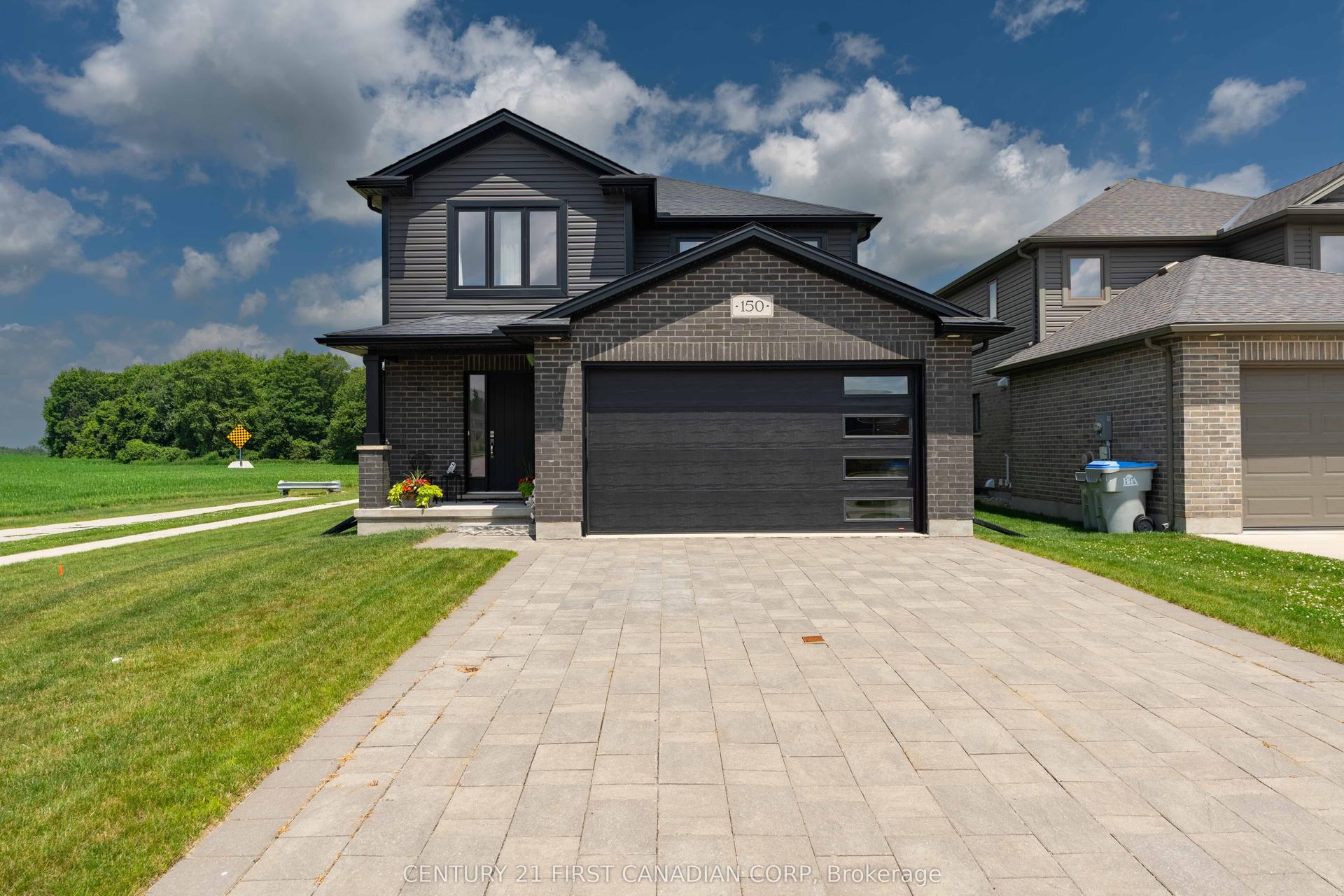150 Gilmour Drive, Lucan Biddulph — Detached for sale, photo 1