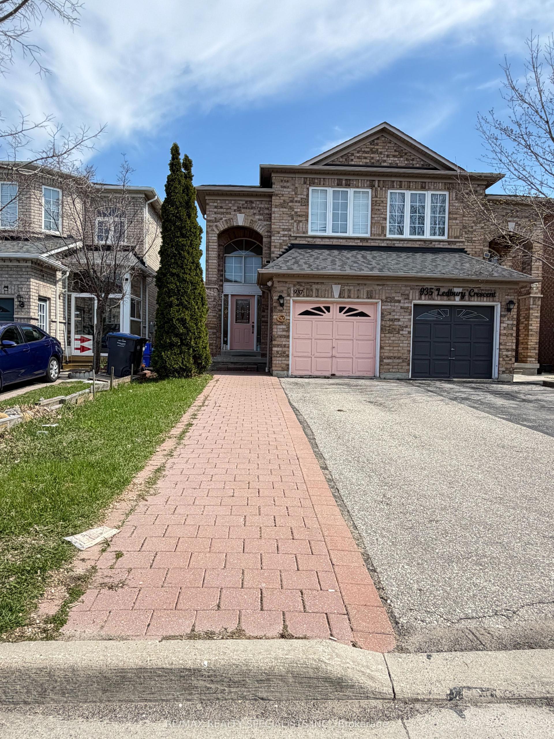 937 Ledbury Crescent — photo 1