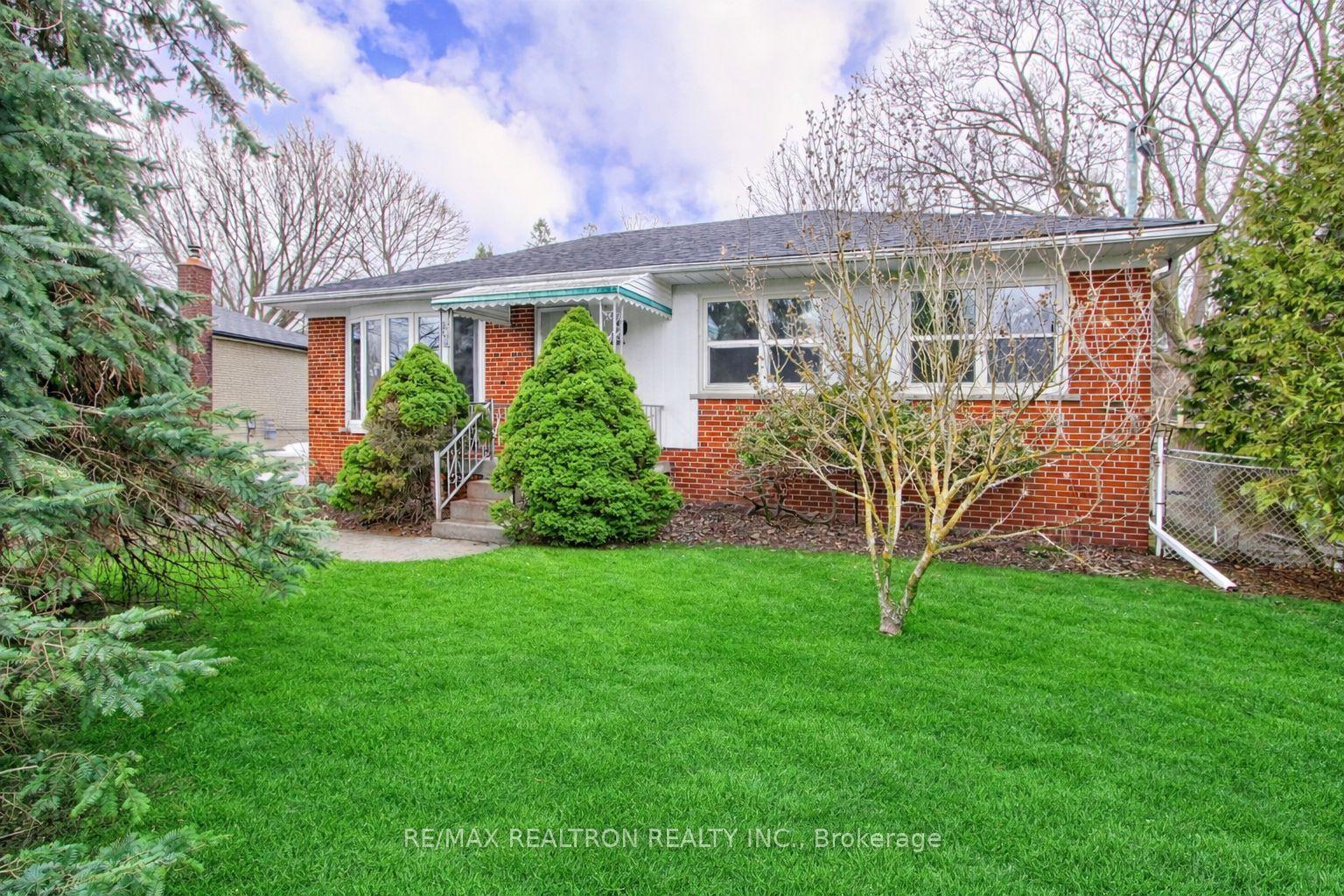 72 Monkswood Crescent — photo 1