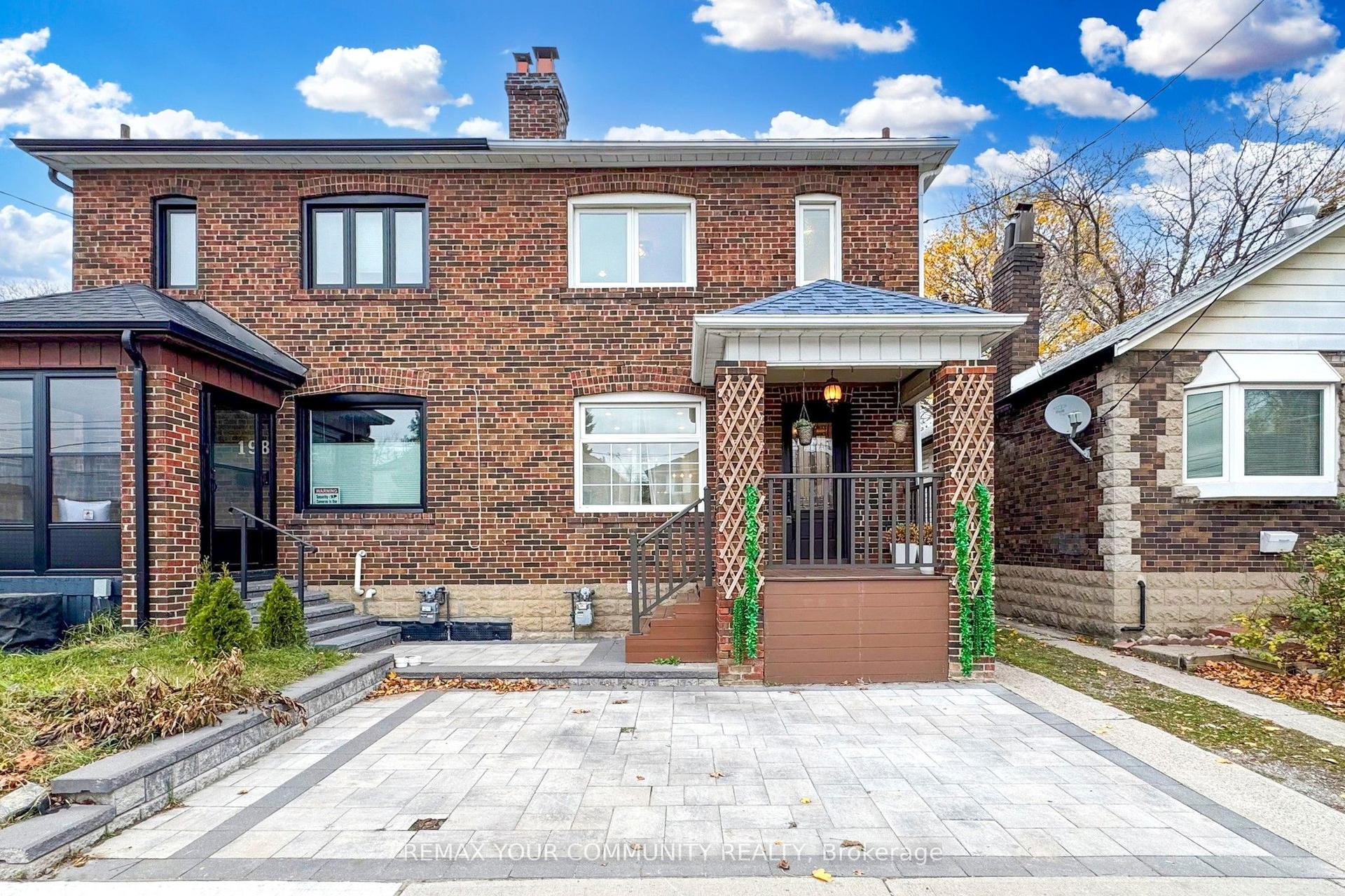 196 Lawrence Avenue W, Toronto — Semi-Detached for lease, photo 1