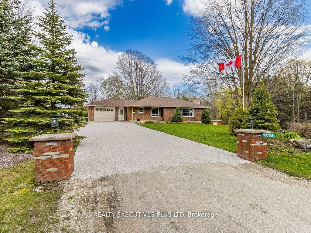 936125 Airport Road N — photo 1