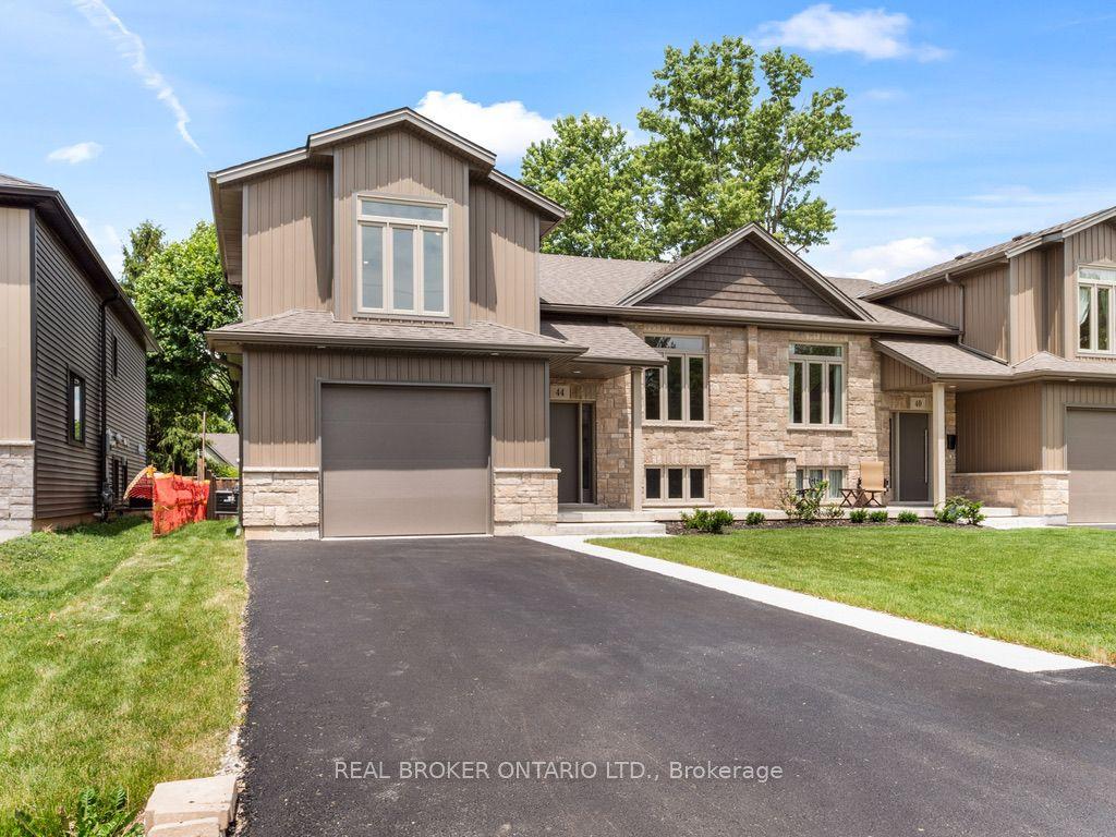 44 Topham Boulevard — photo 1