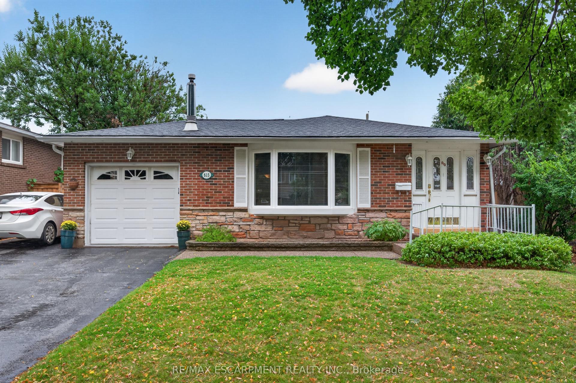 615 Meadow Lane, Burlington — Detached for sale, photo 1
