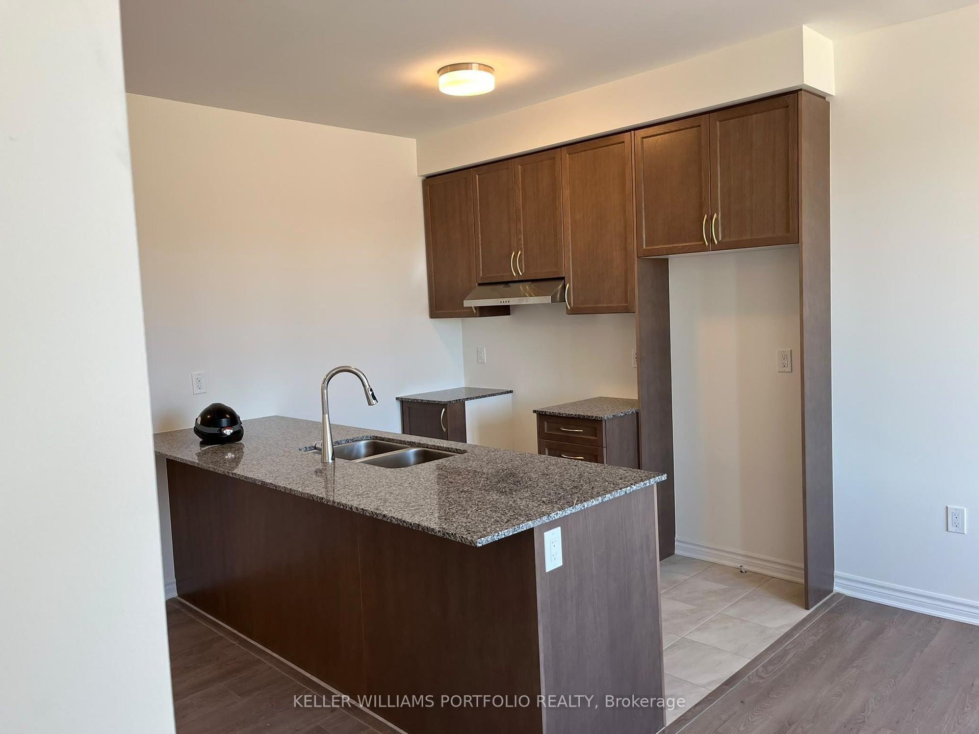 8 Thornbird Crescent Bsmt #Bsmt, Brampton — Townhouse for lease, photo 1