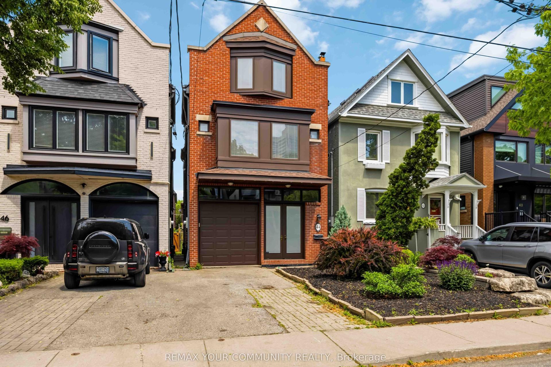 44 Castlefield Avenue — photo 1