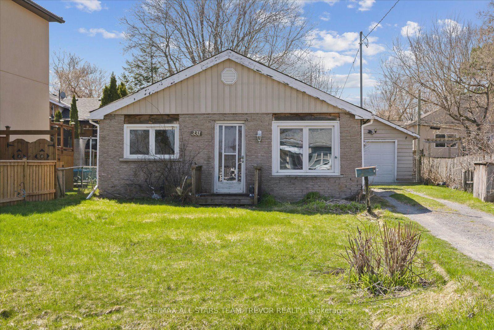 331 Hollywood Drive — photo 1