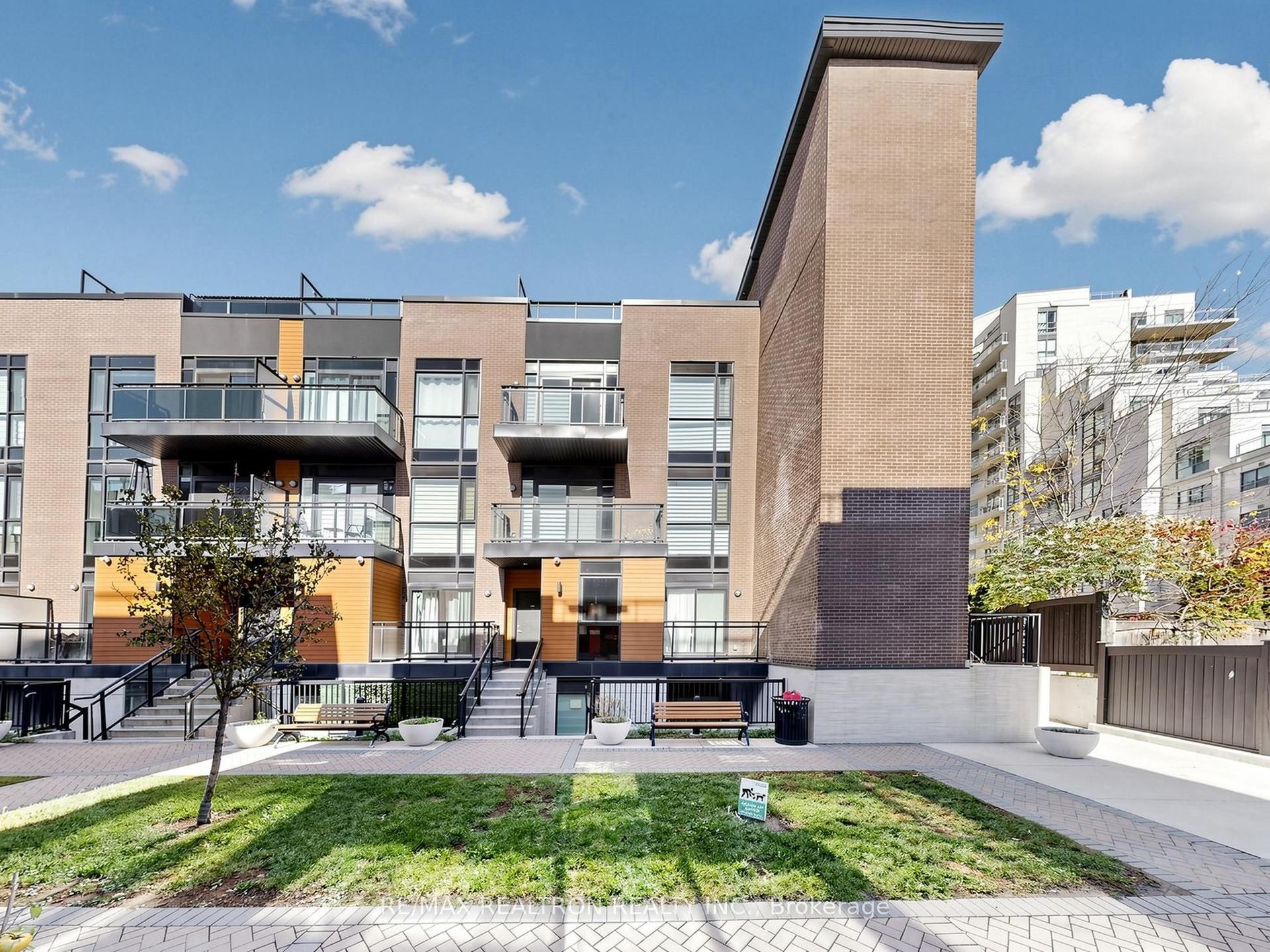 5289 Highway 7 Highway D703 #D703, Vaughan — Condo Town for sale, photo 1