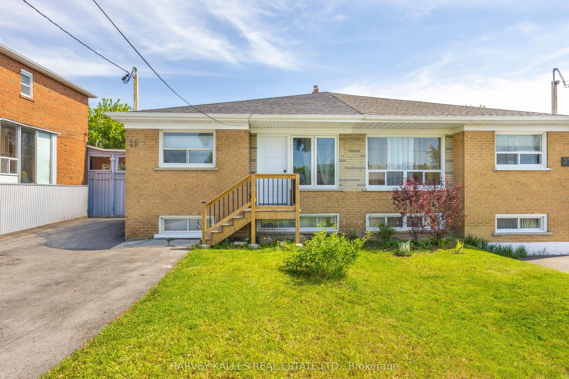 29 Giltspur Drive, Toronto — Semi-Detached for sale, photo 1