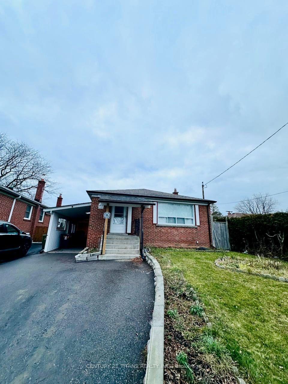 40 Tedford Drive, Toronto — Detached for lease, photo 1