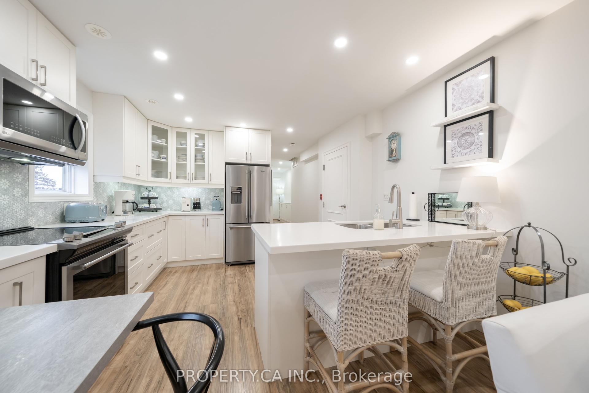 963 Avenue Road 8 #8, Toronto — Multiplex for lease, photo 1