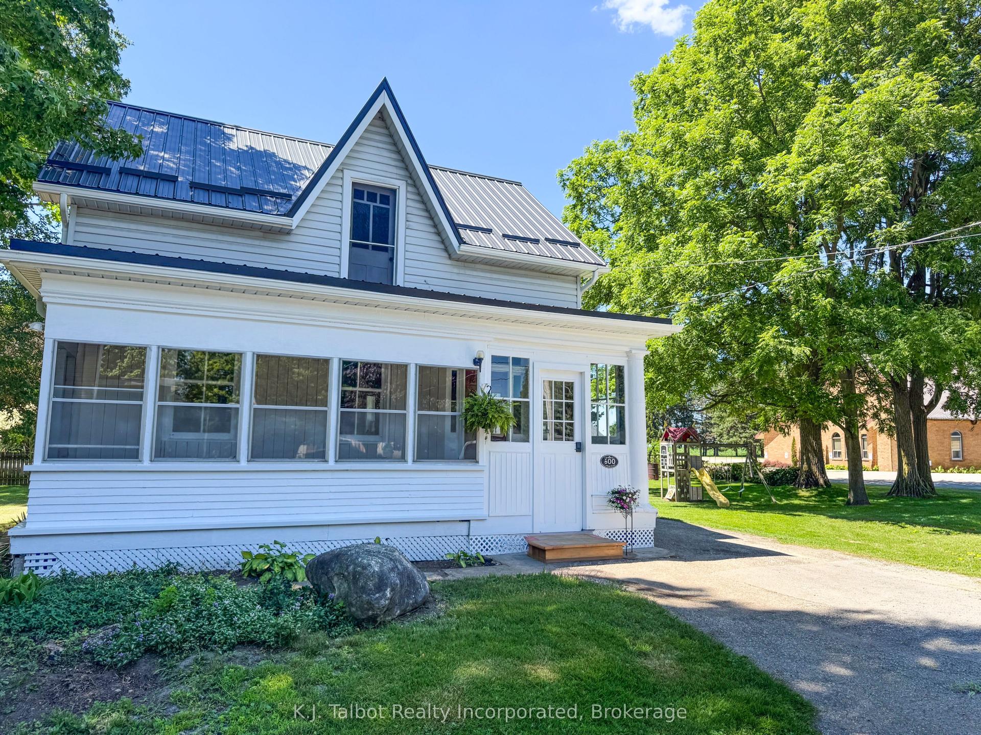 600 Fishleigh Street — photo 1