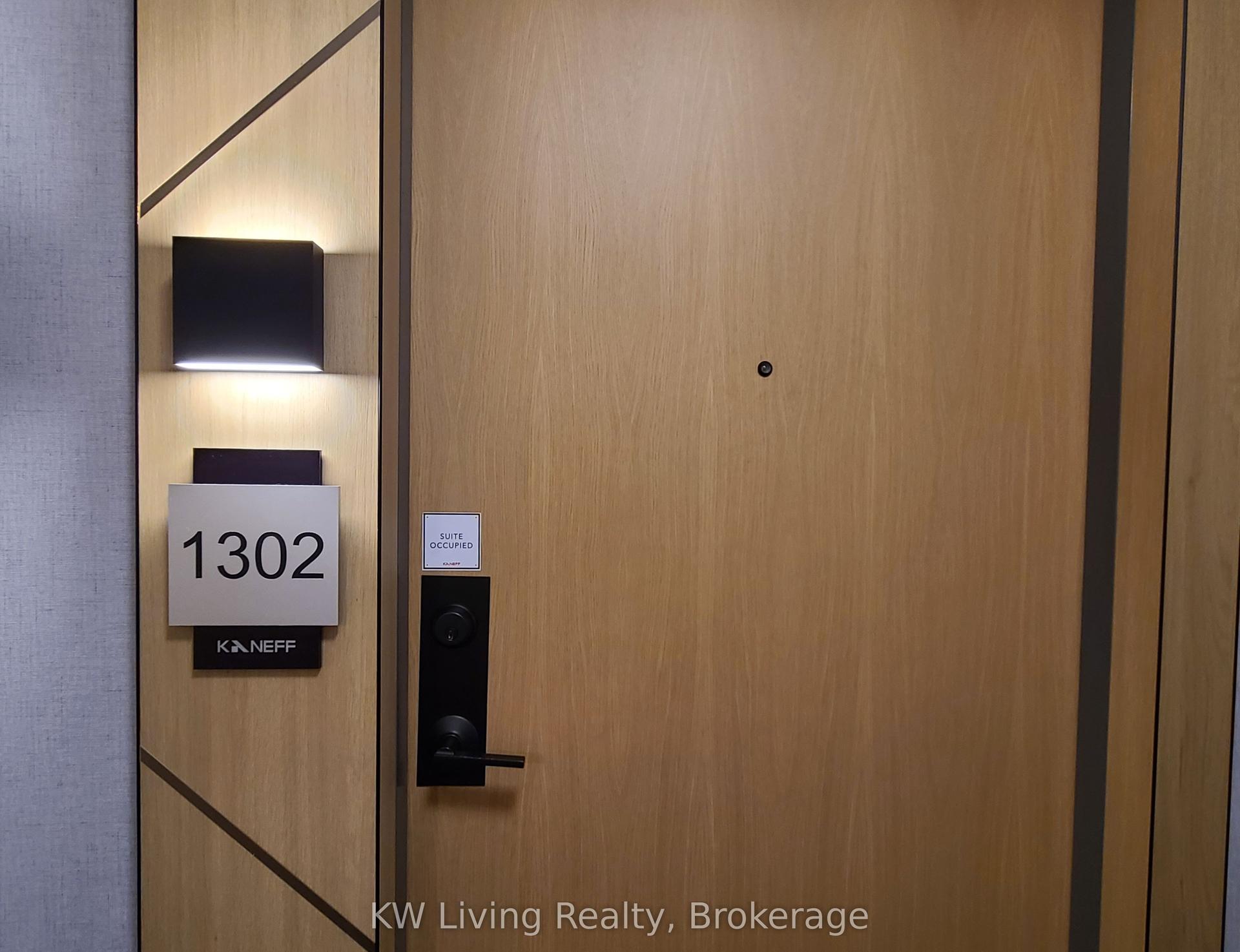 202 Burnhamthorpe Road E 1302W #1302W, Mississauga — Condo for lease, photo 1