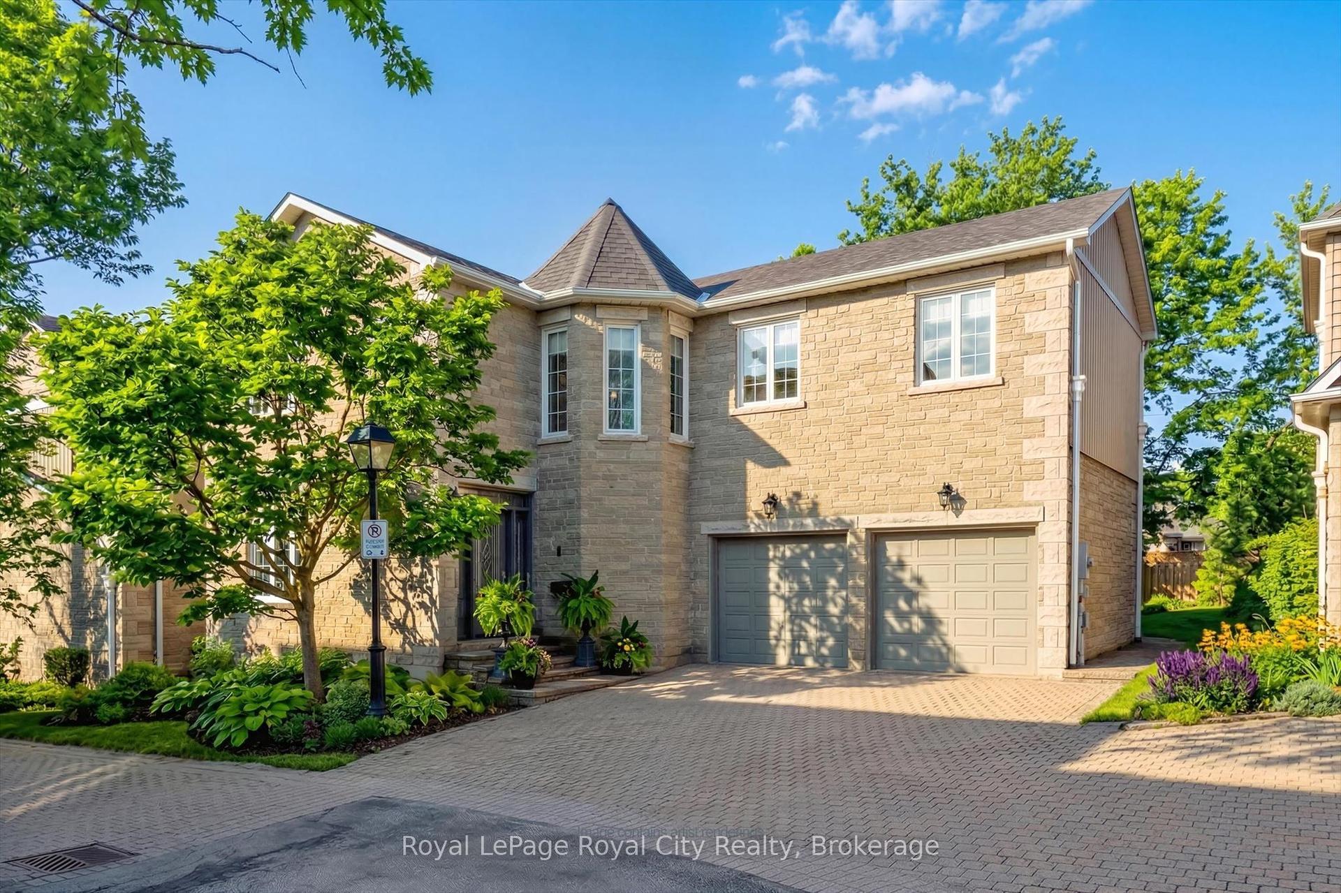 25 MANOR PARK Crescent 11 #11 — photo 1