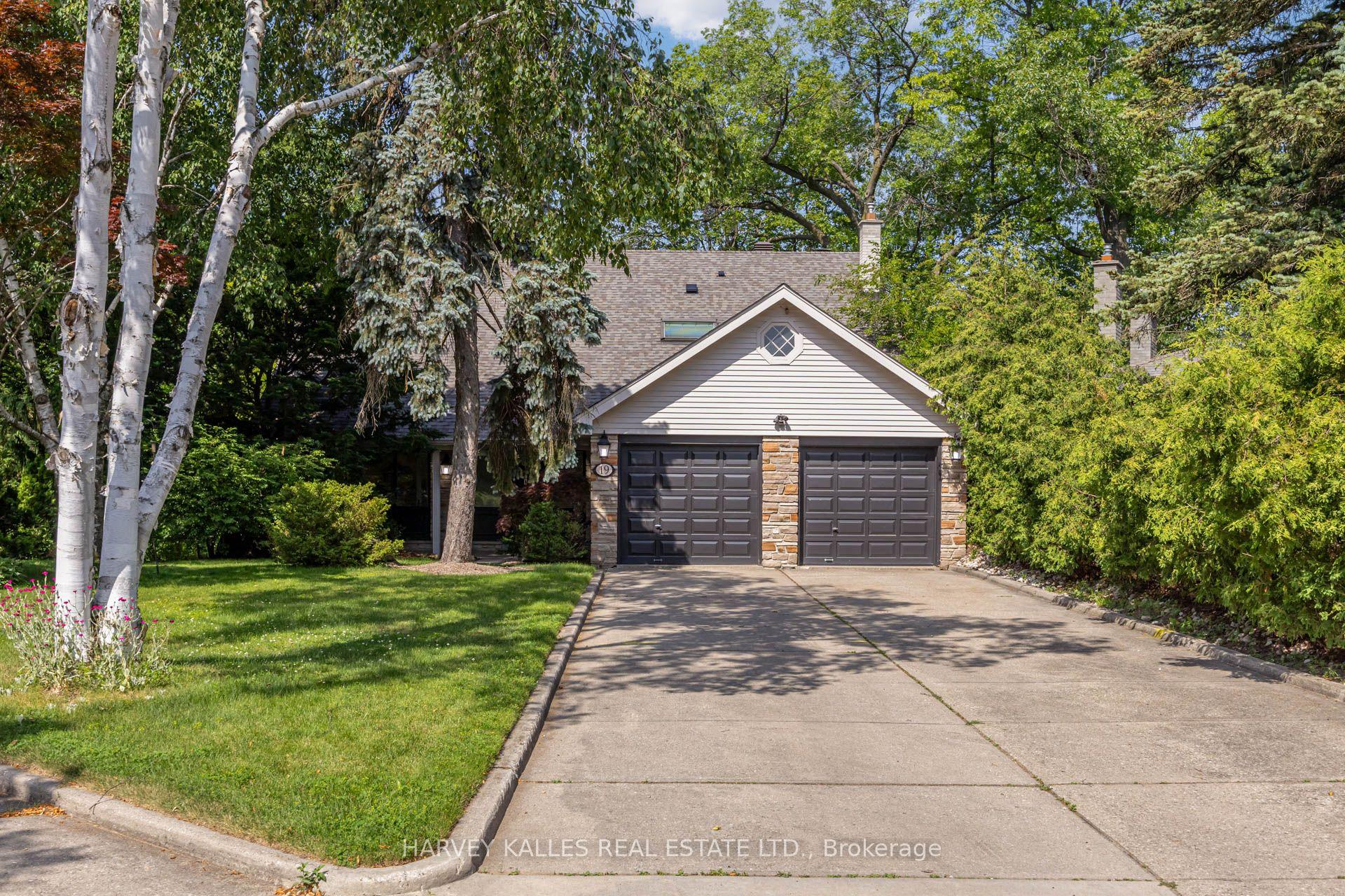19 Ridgegate Crescent, Toronto — Detached for sale, photo 1