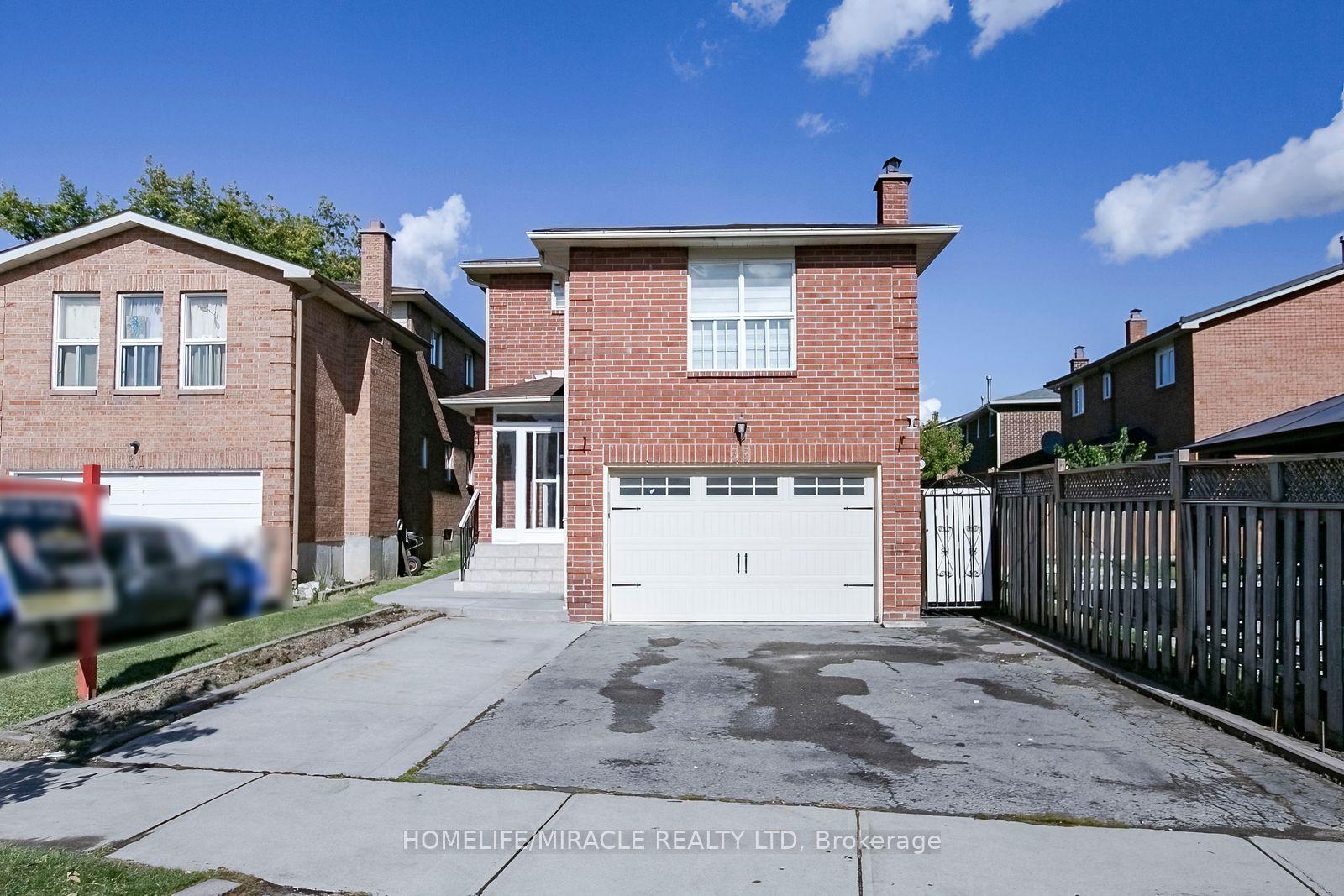 33 Adam Street, Brampton — Detached for sale, photo 1